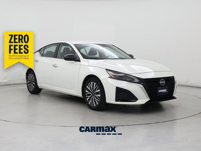 White 2025 Nissan Altima 2.5 SV FWD Sedan Front-Wheel Drive Automatic
