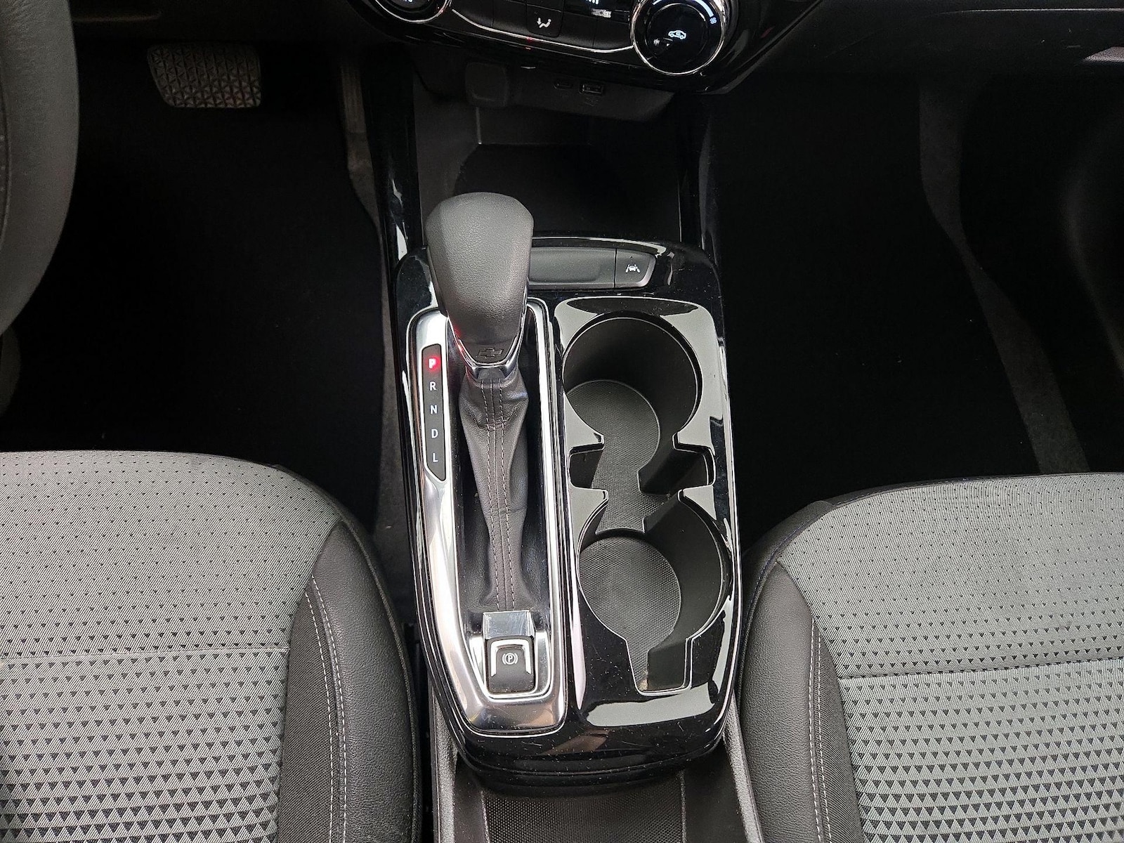2025 Chevrolet Trax LT - Photo 17