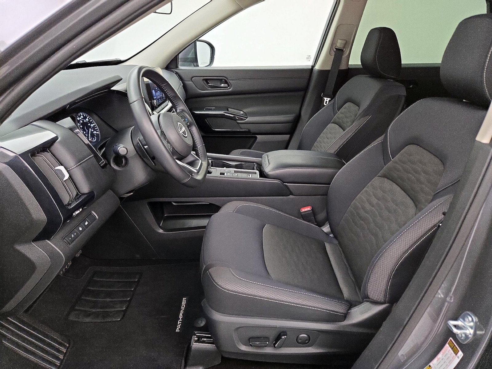 2025 Nissan Pathfinder SV - Photo 12