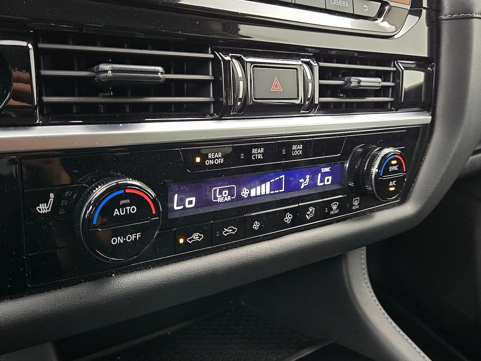 2025 Nissan Pathfinder SV - Photo 17