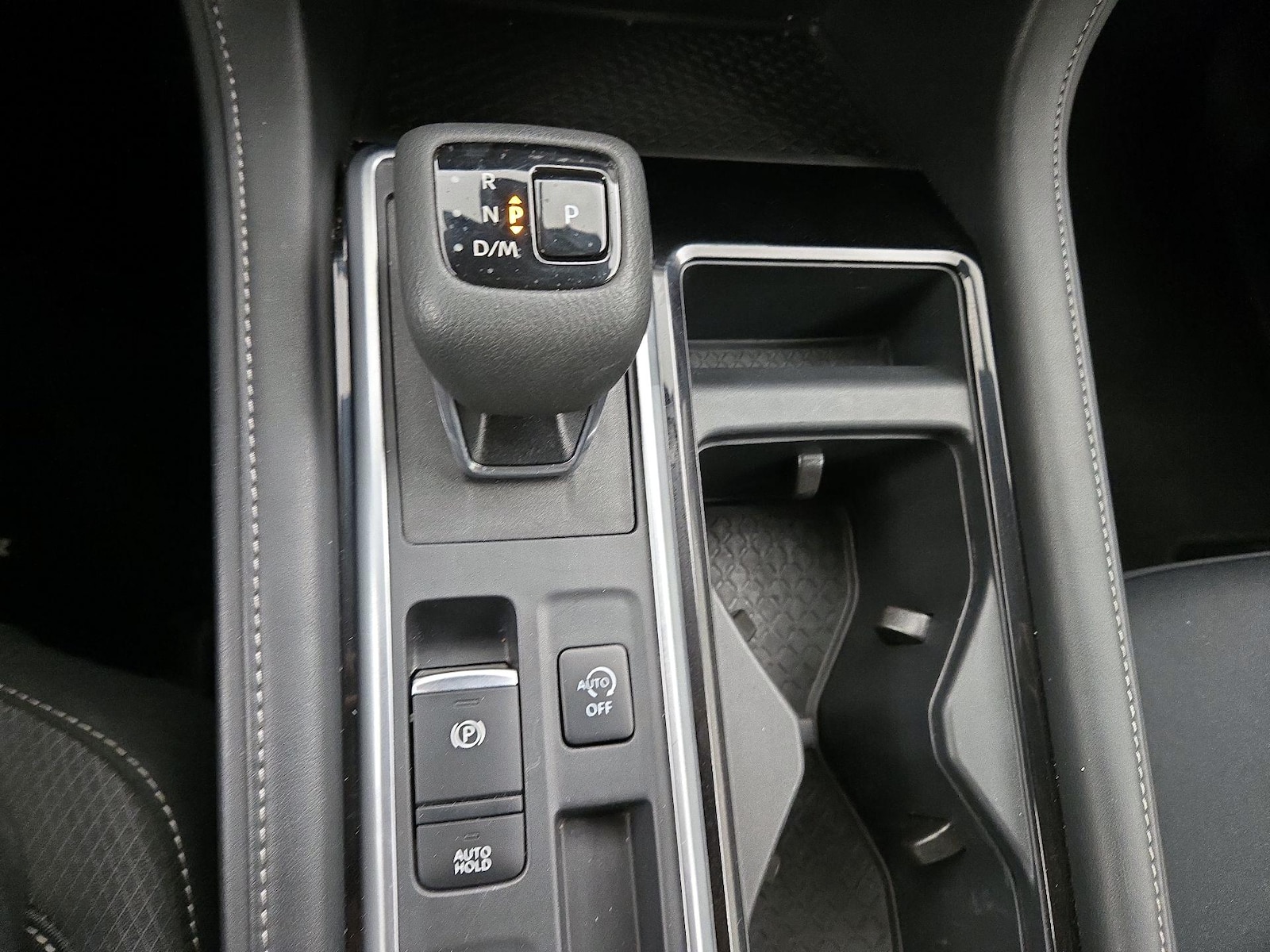 2025 Nissan Pathfinder SV - Photo 18