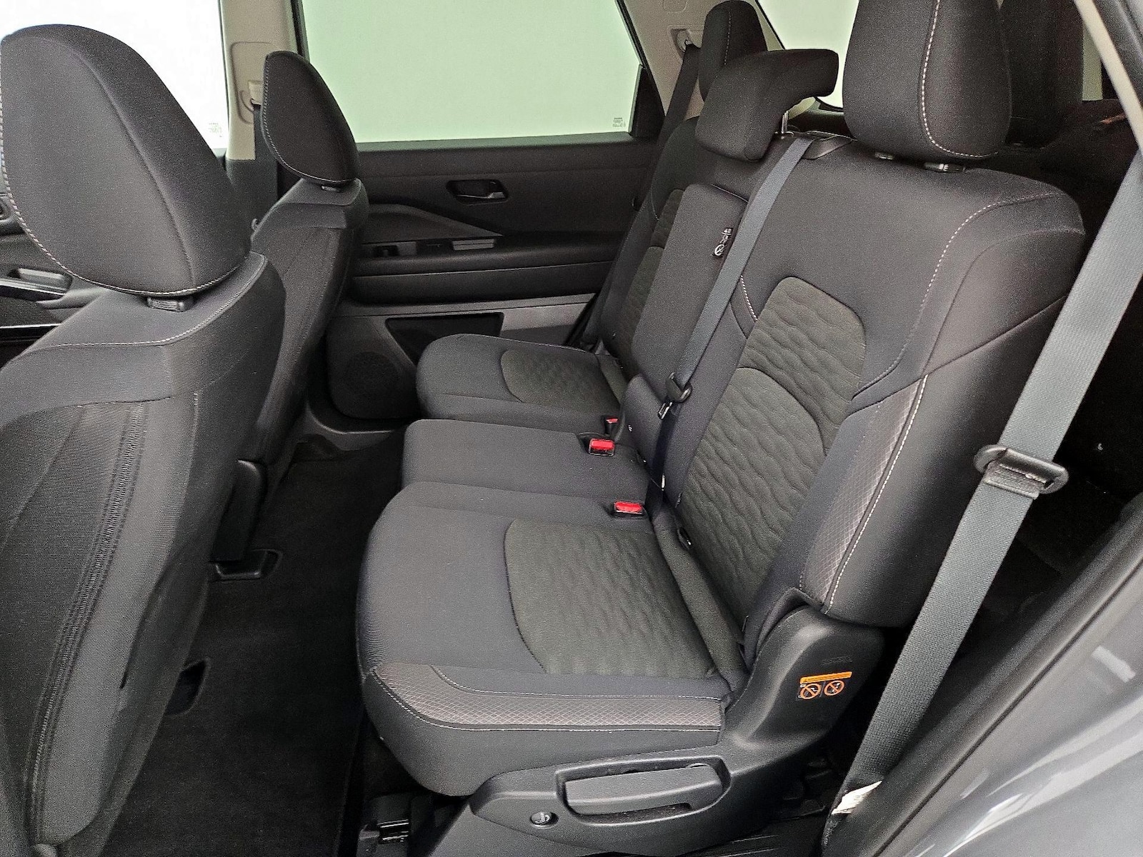 2025 Nissan Pathfinder SV - Photo 20