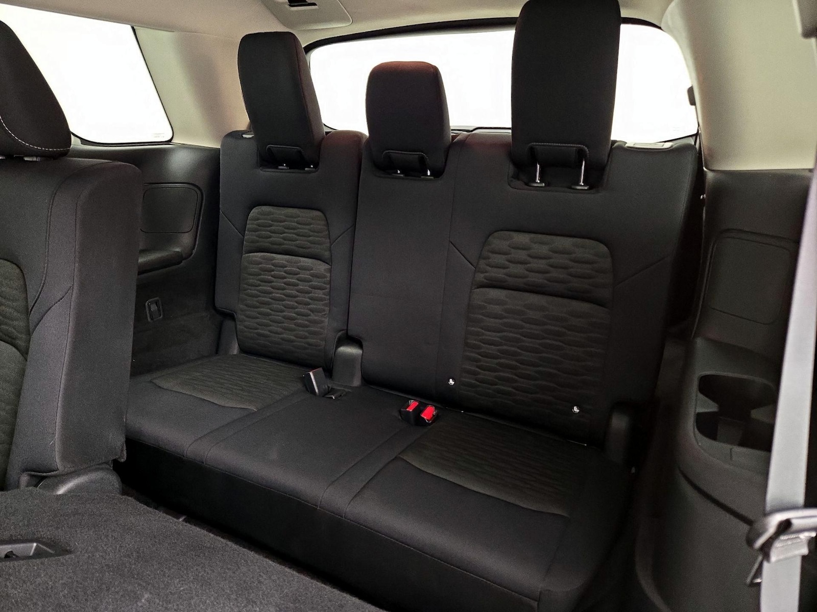2025 Nissan Pathfinder SV - Photo 21