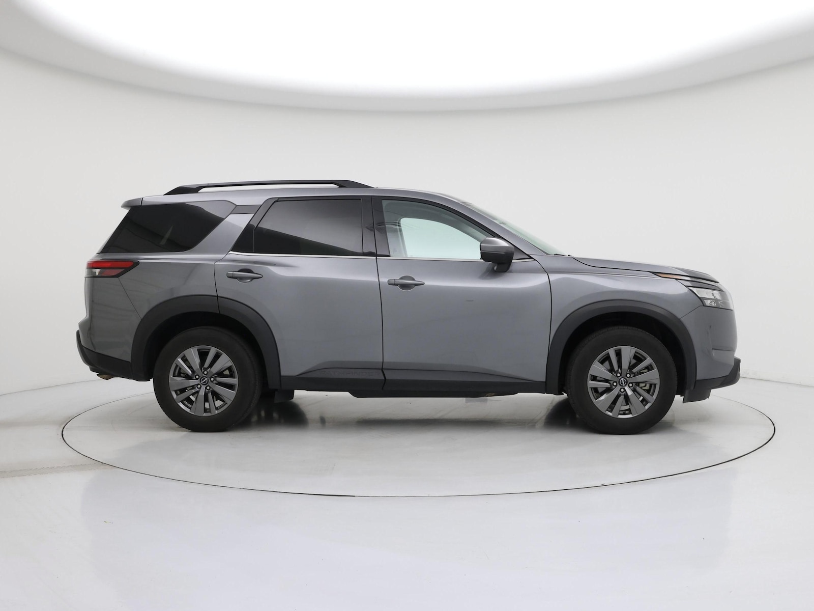 2025 Nissan Pathfinder SV - Photo 8