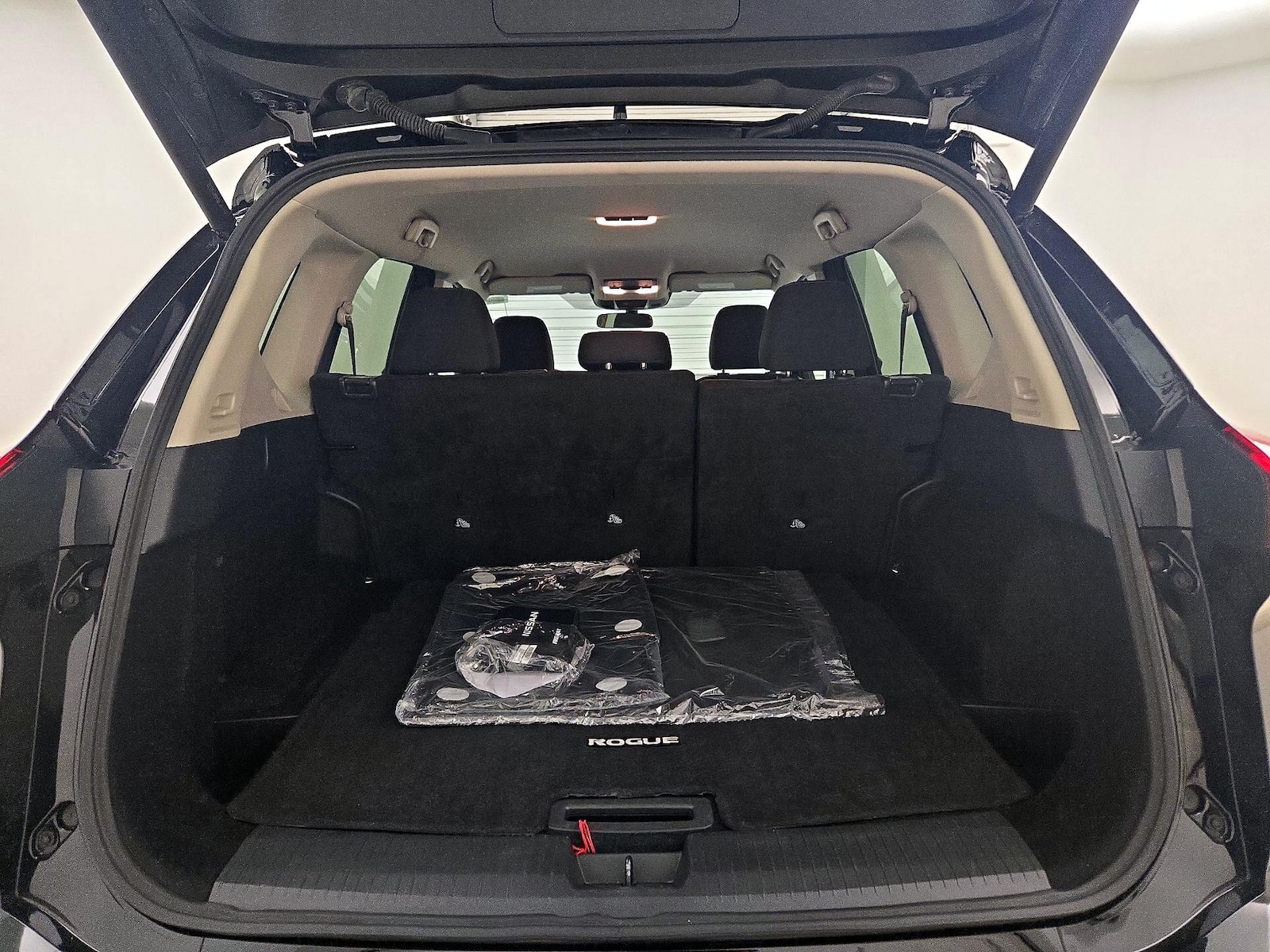 2025 Nissan Rogue SV - Photo 18