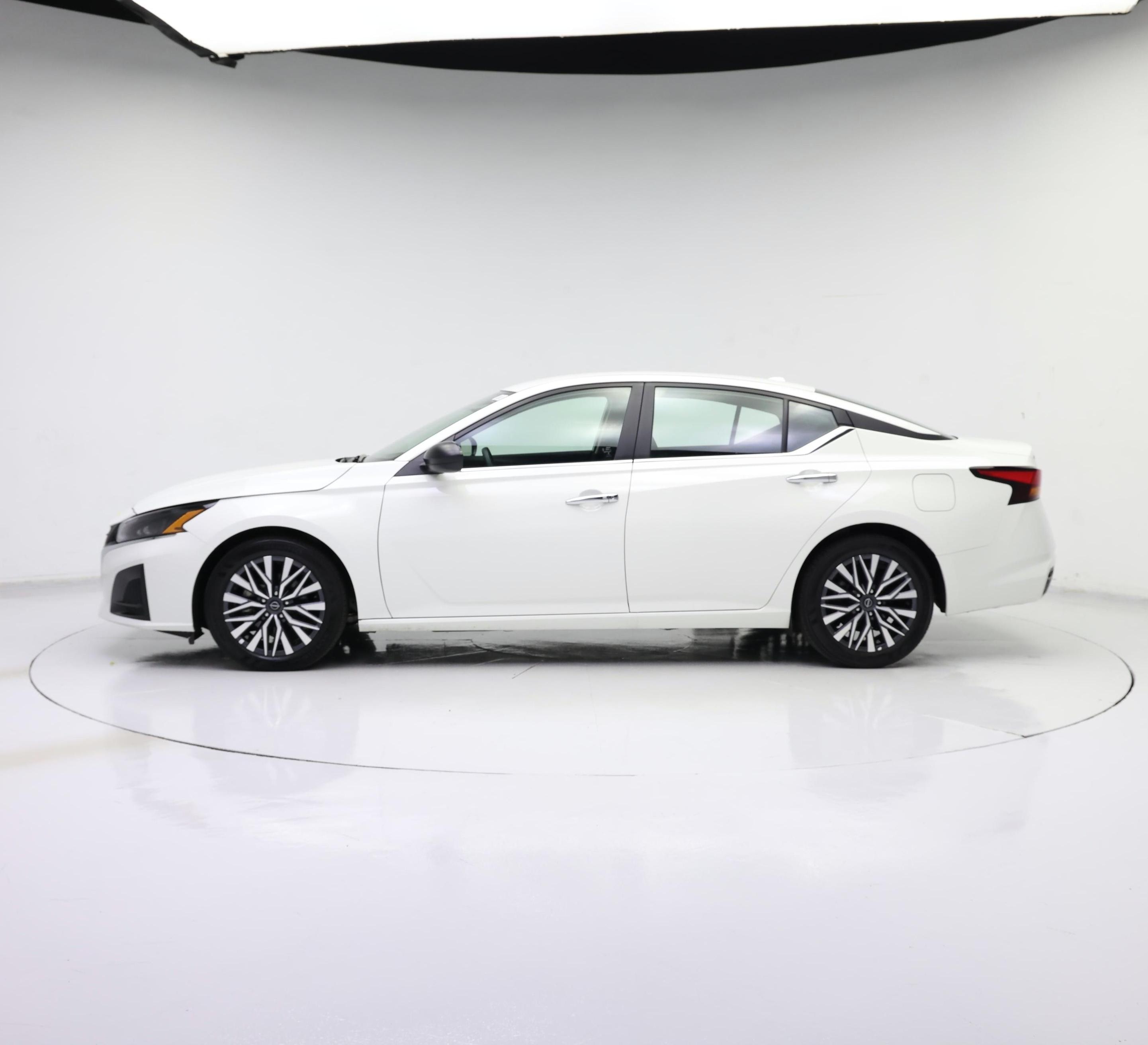 Thumbnail: 2025 Nissan Altima - 3