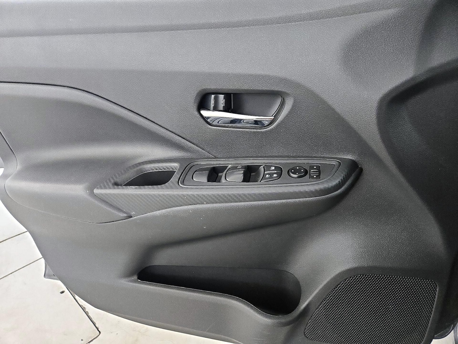 2025 Nissan Versa Sedan SV - Photo 13