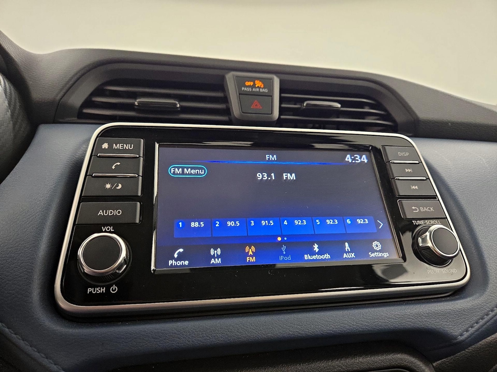 2025 Nissan Versa Sedan SV - Photo 15