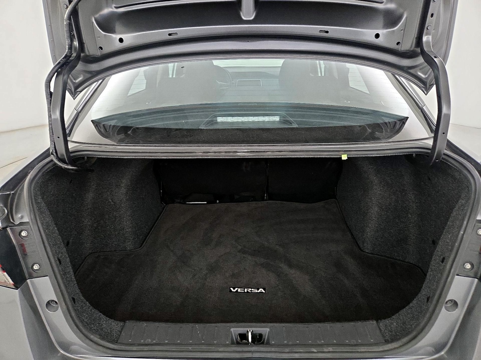 2025 Nissan Versa Sedan SV - Photo 20