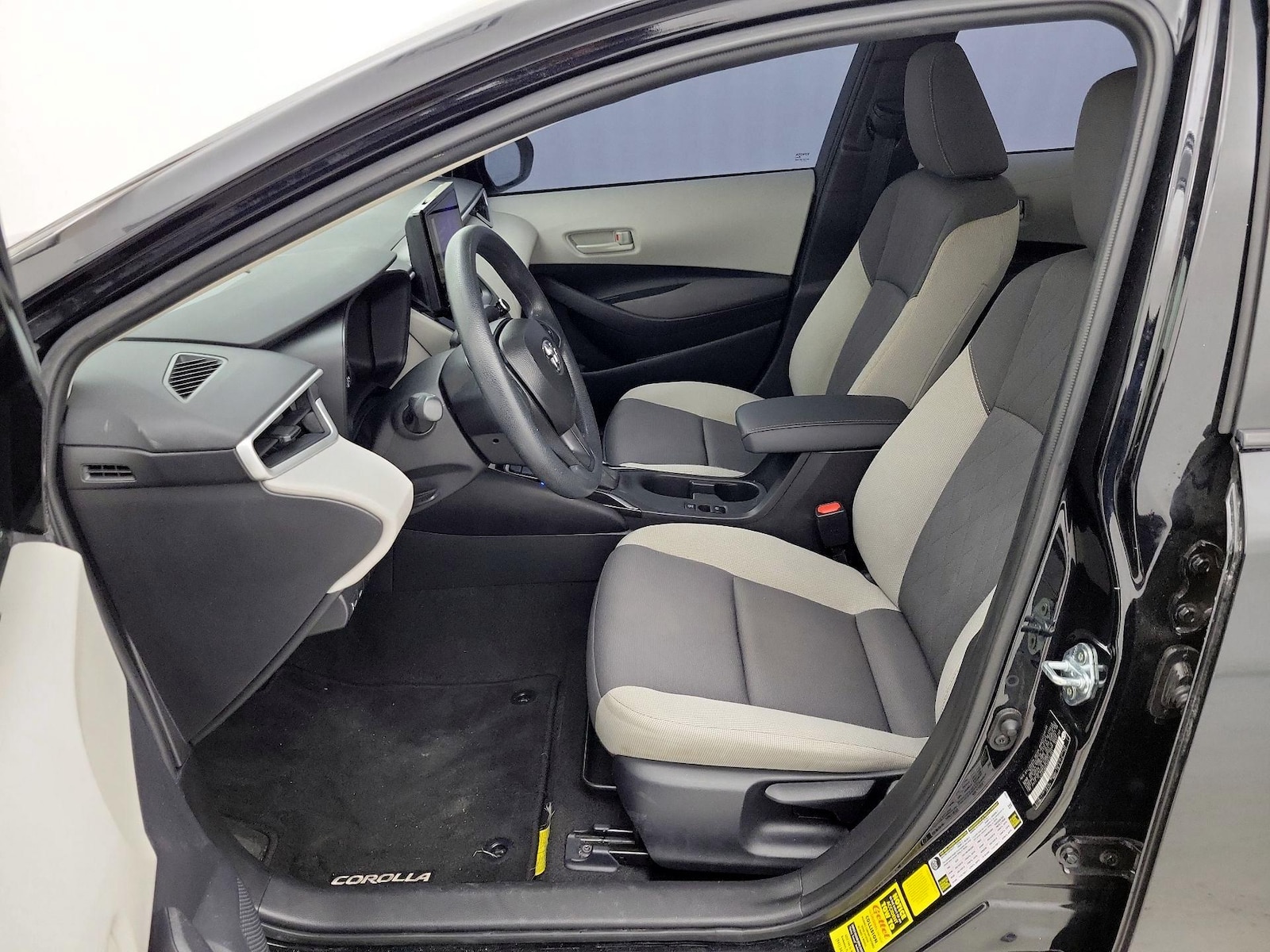 2025 Toyota Corolla LE - Photo 12