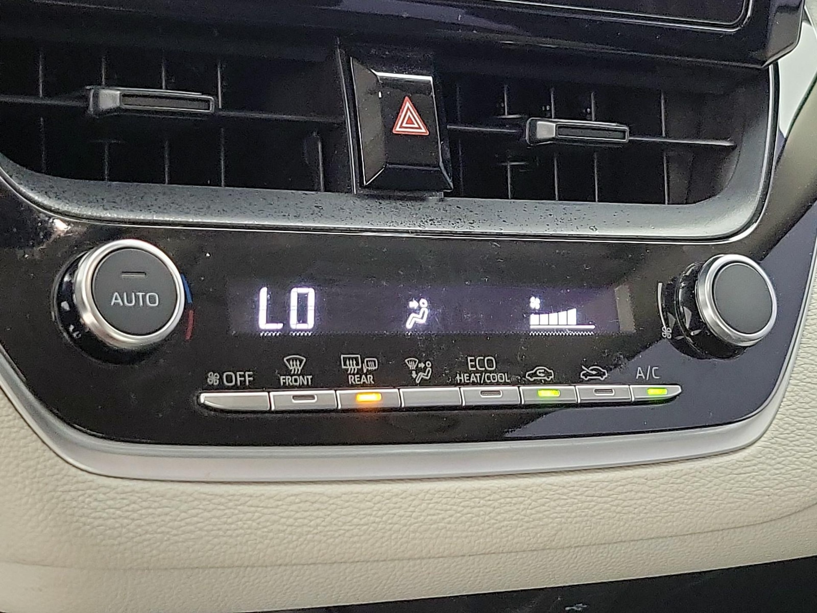 2025 Toyota Corolla LE - Photo 17