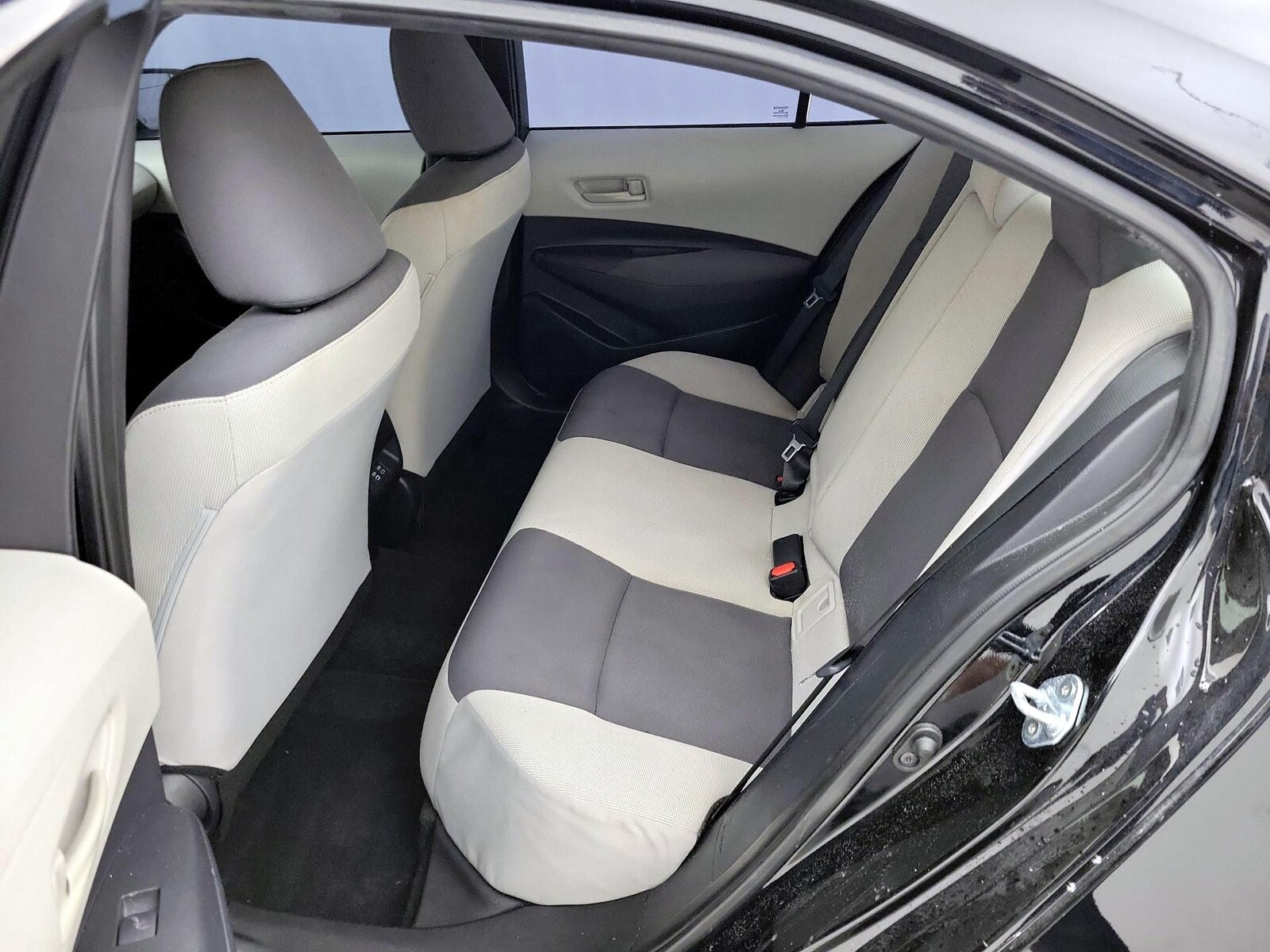 2025 Toyota Corolla LE - Photo 20