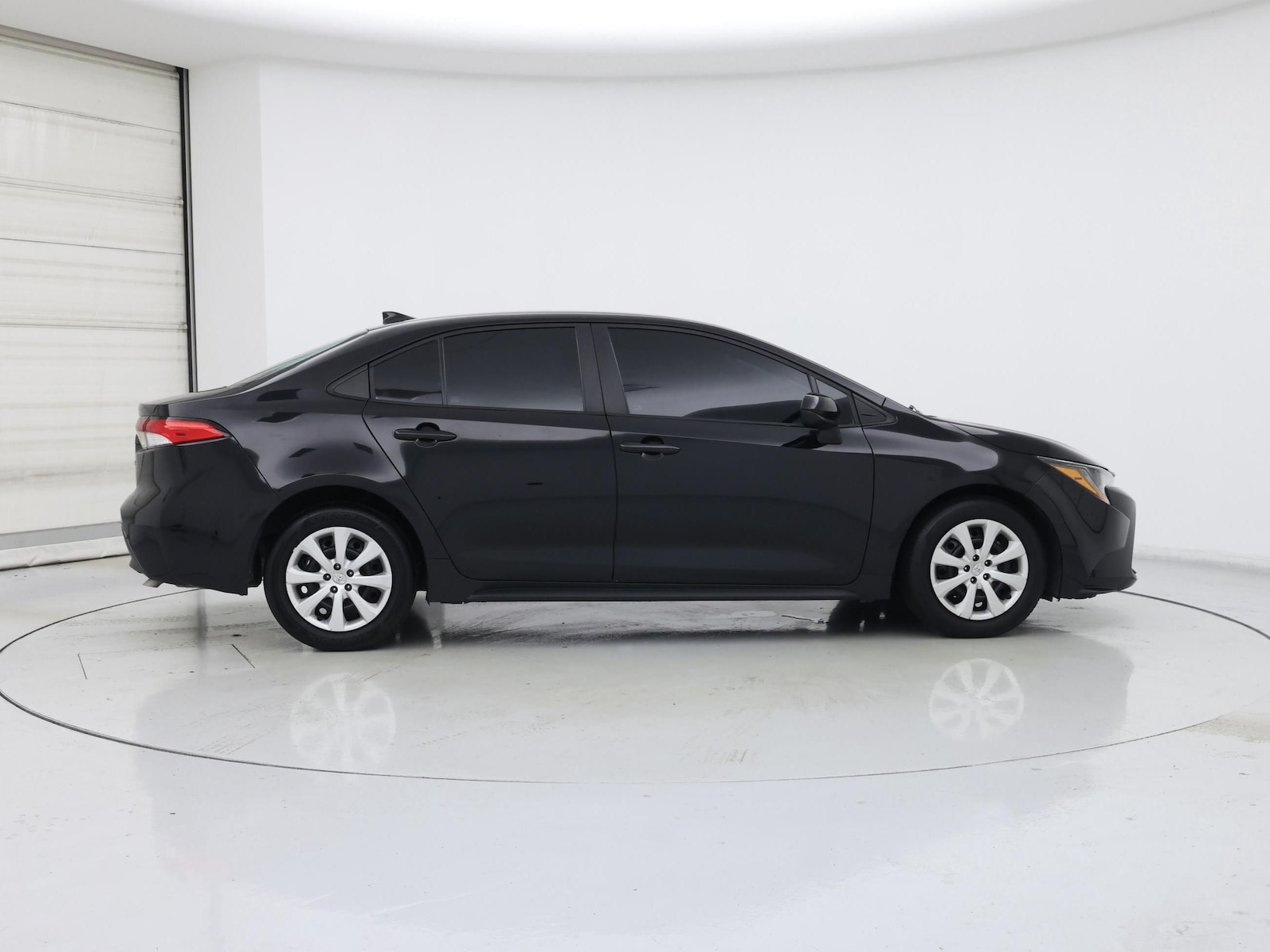 2025 Toyota Corolla LE - Photo 8