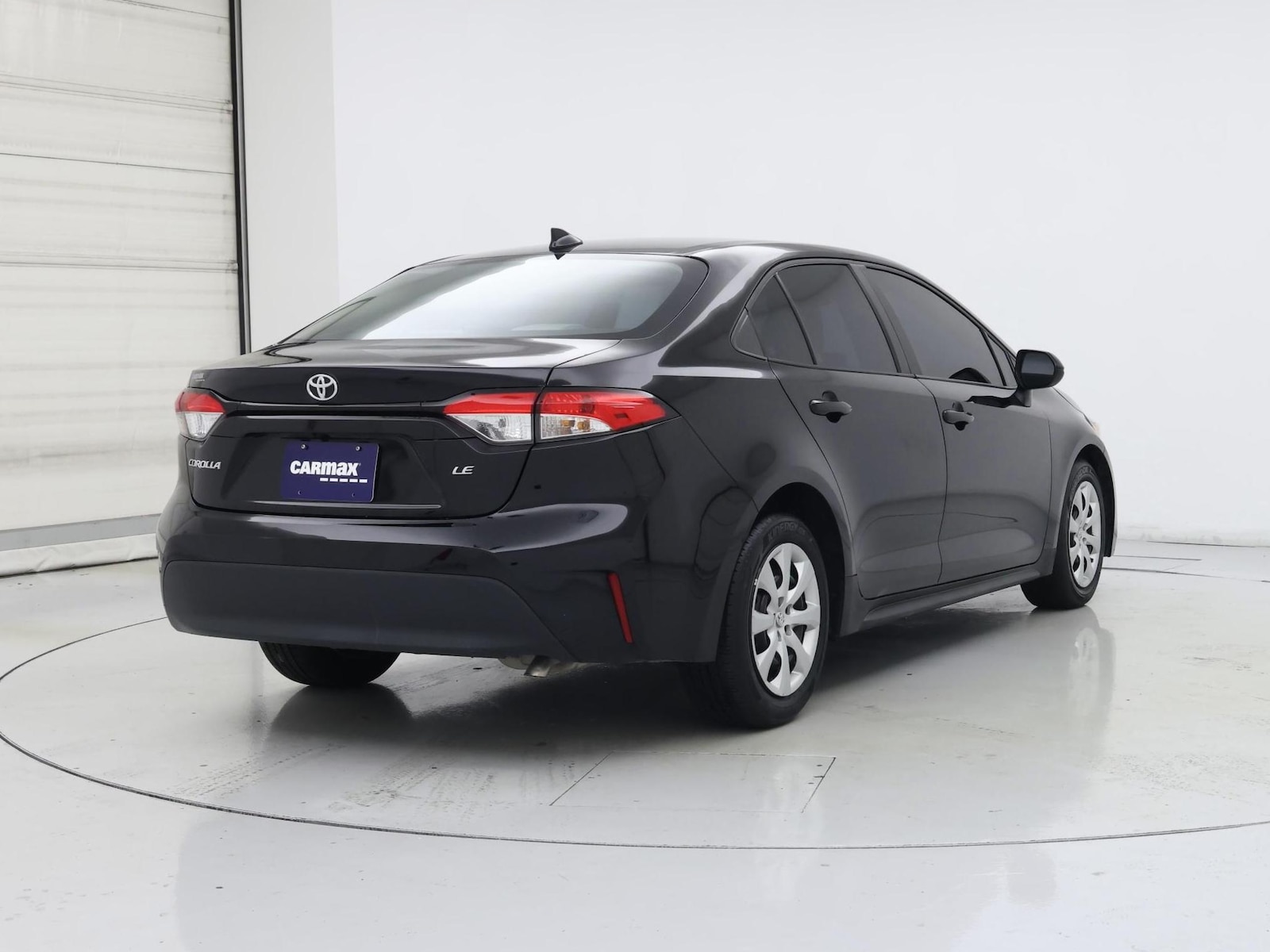 2025 Toyota Corolla LE - Photo 9