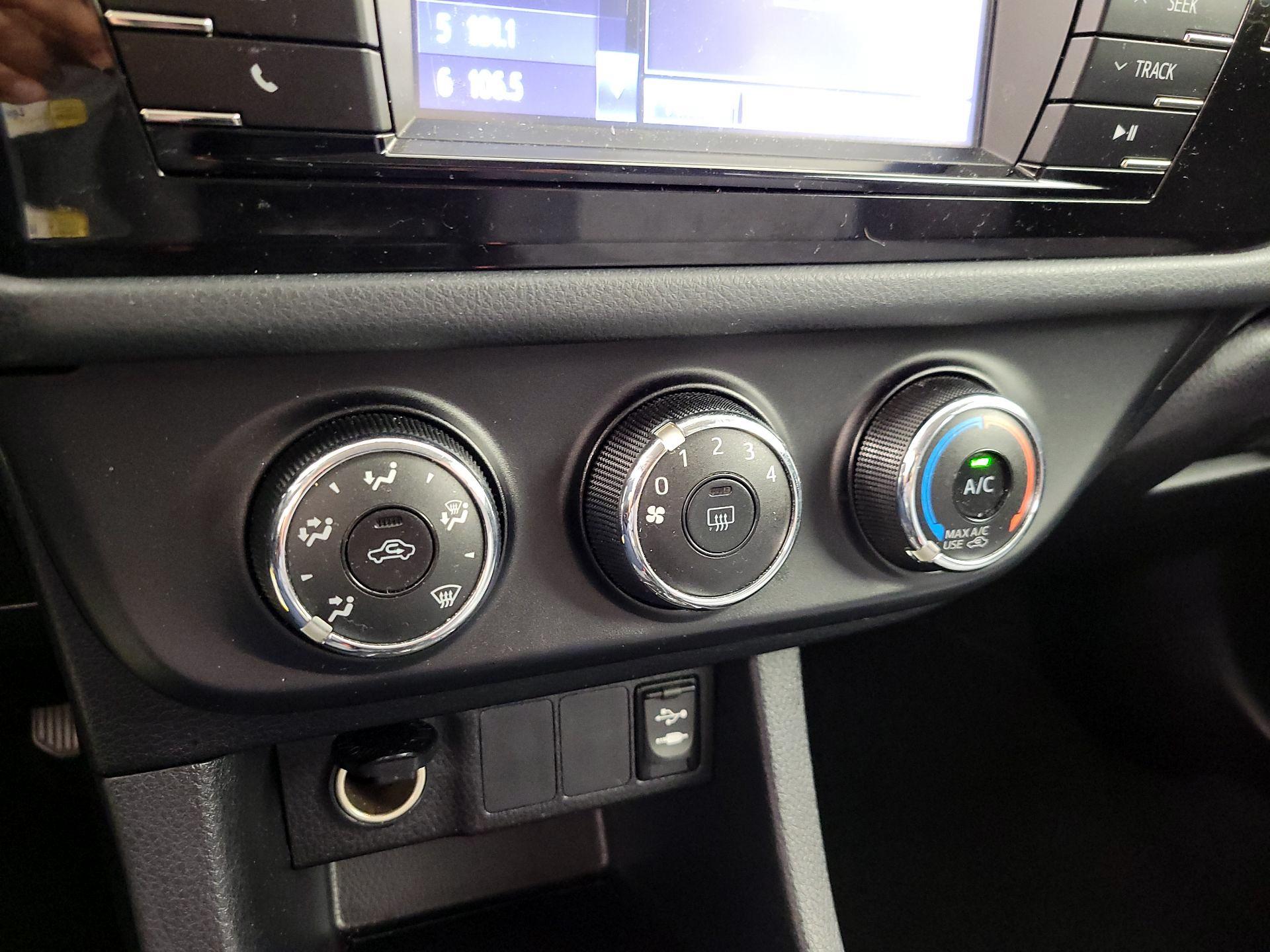 Thumbnail: 2016 Toyota Corolla - 16