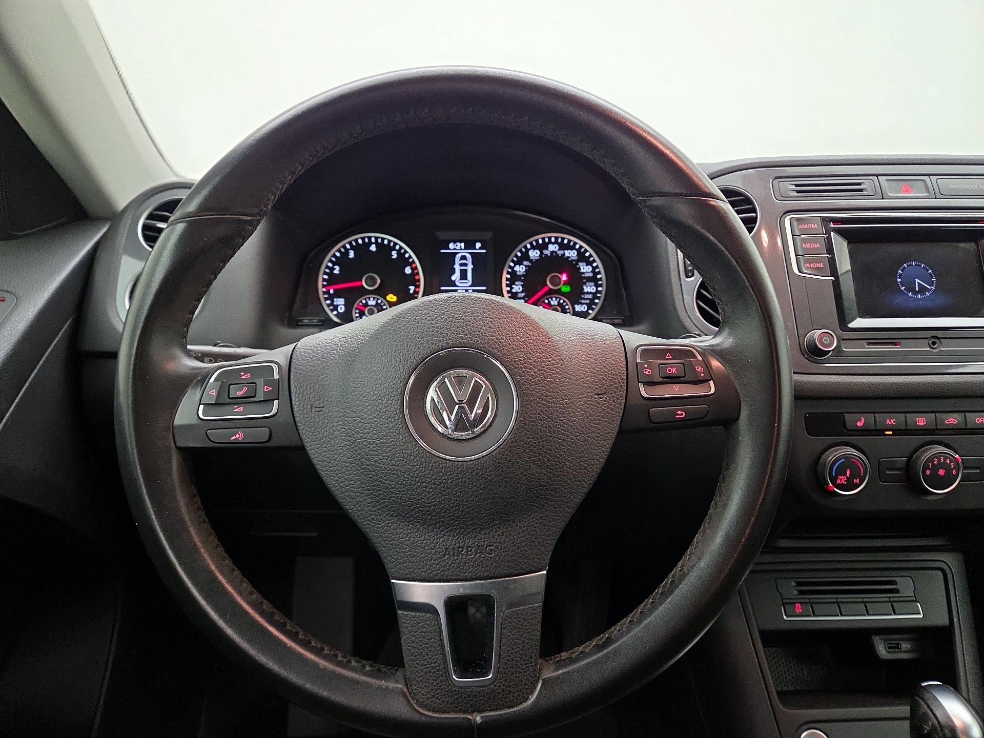 Thumbnail: 2016 Volkswagen Tiguan - 10