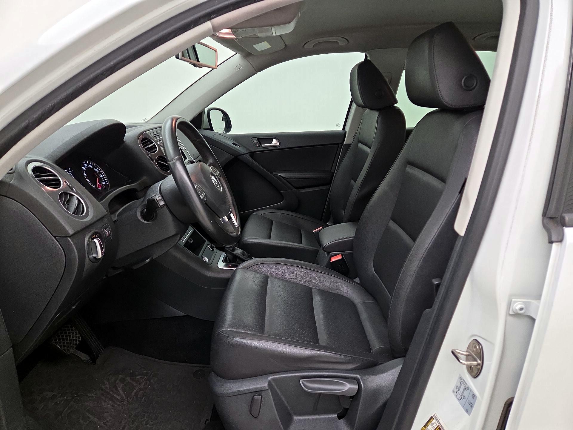 Thumbnail: 2016 Volkswagen Tiguan - 11