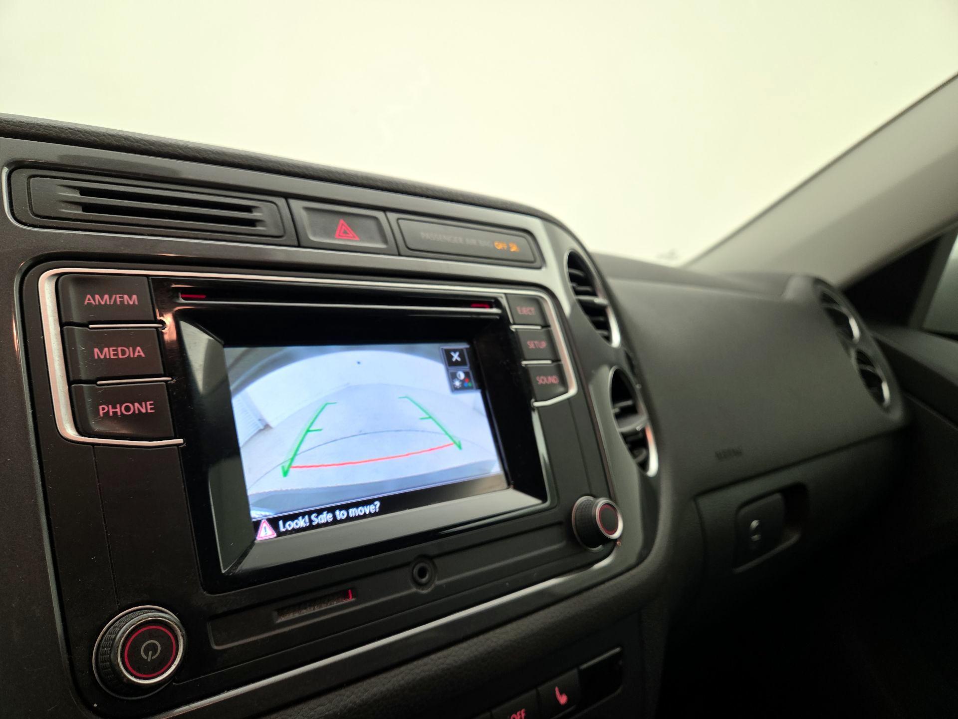 Thumbnail: 2016 Volkswagen Tiguan - 14