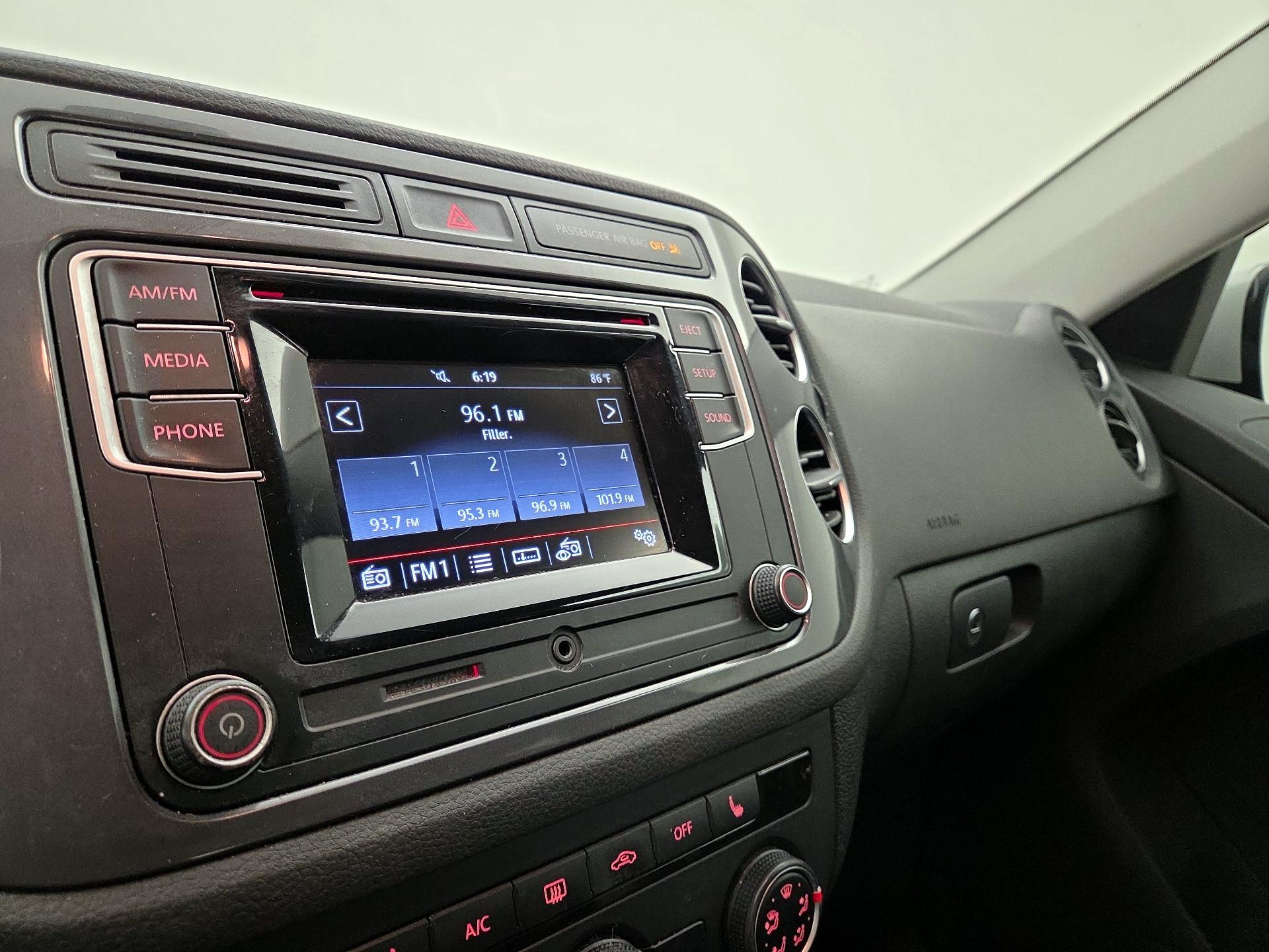 Thumbnail: 2016 Volkswagen Tiguan - 15