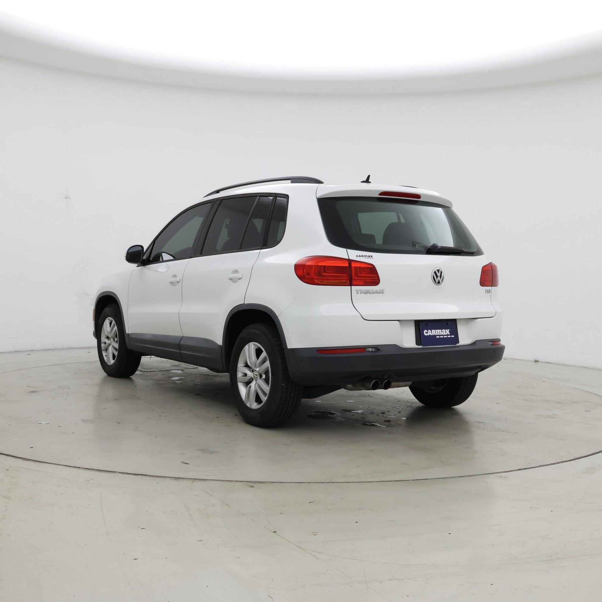 Thumbnail: 2016 Volkswagen Tiguan - 2
