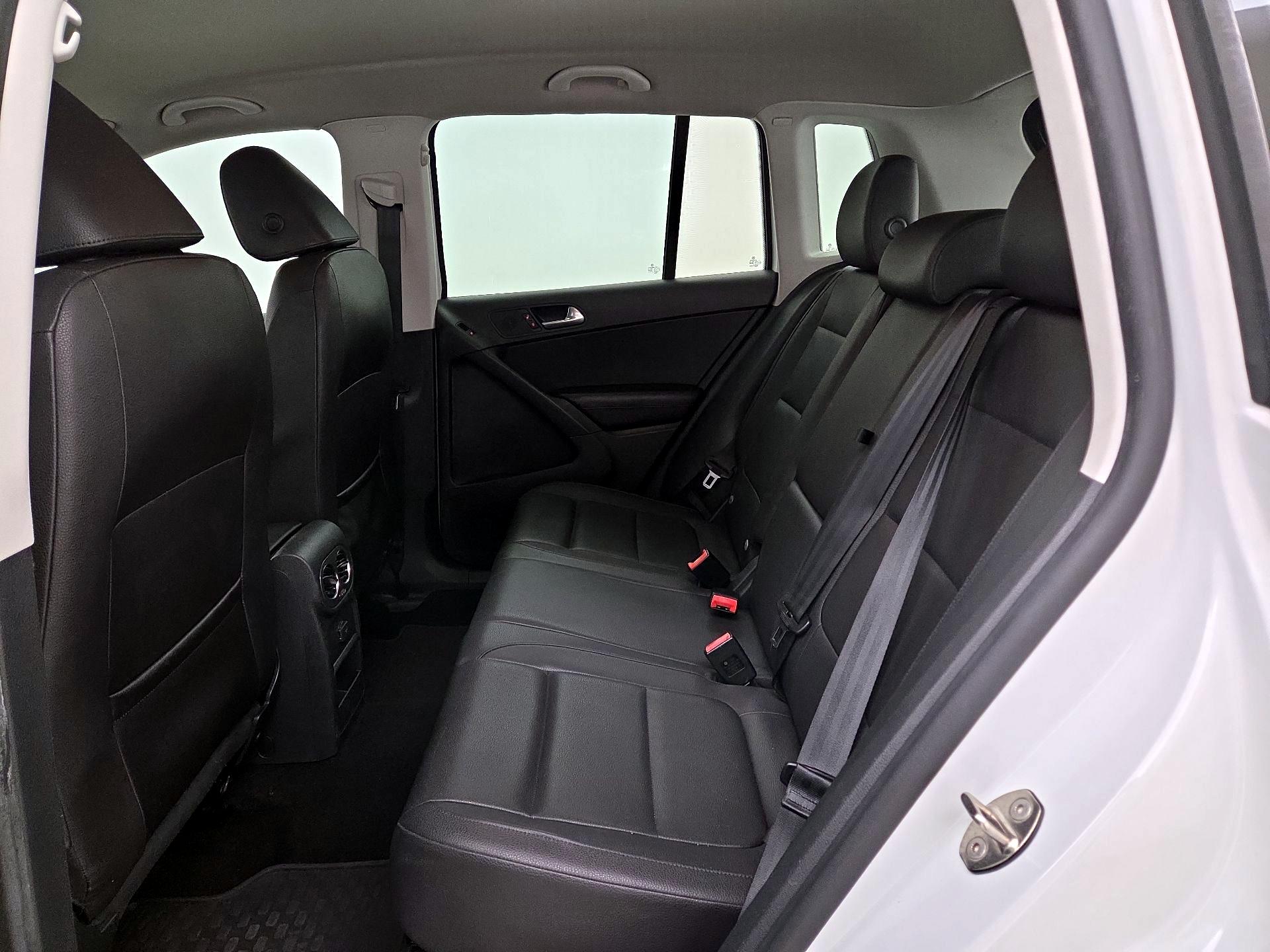 Thumbnail: 2016 Volkswagen Tiguan - 19