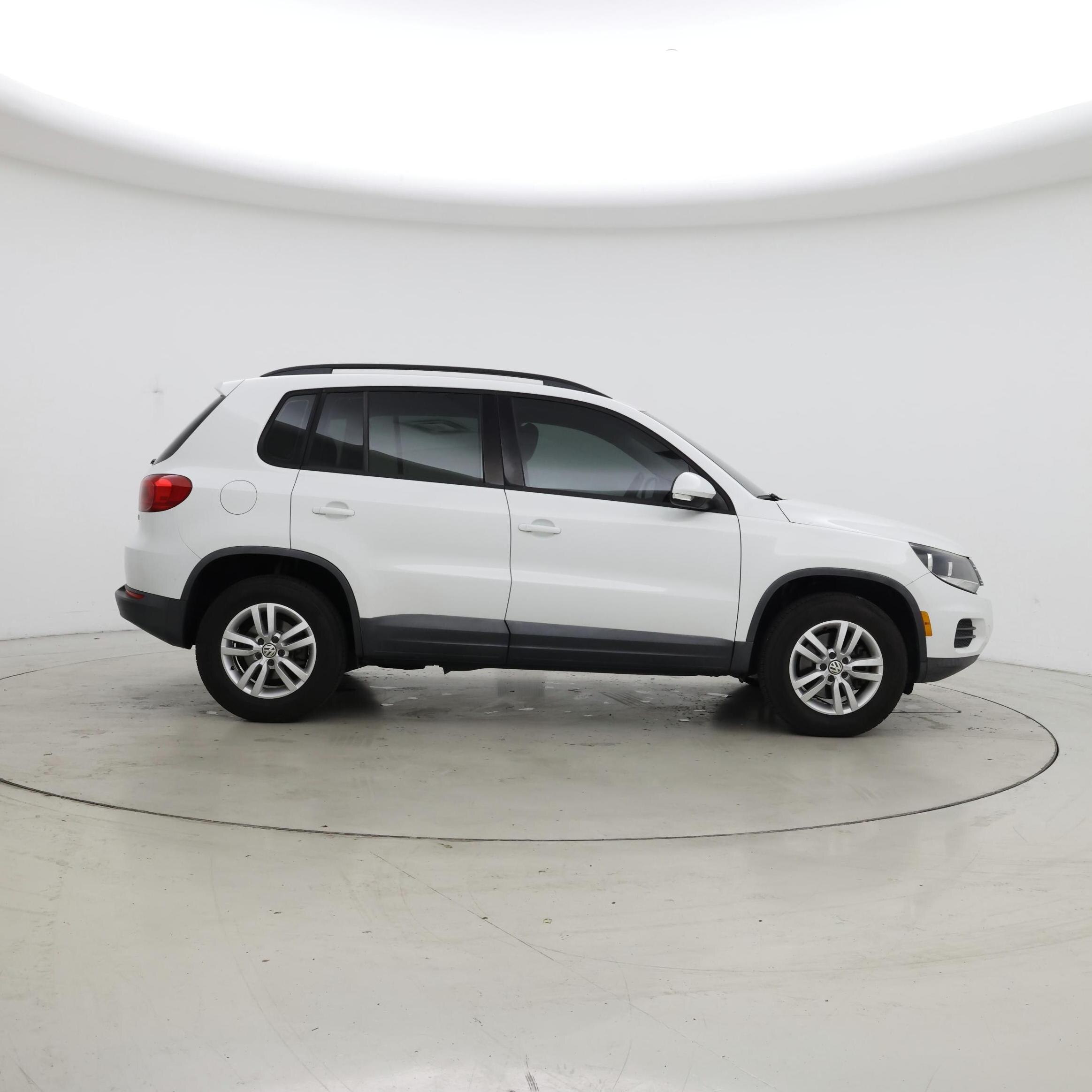 Thumbnail: 2016 Volkswagen Tiguan - 7