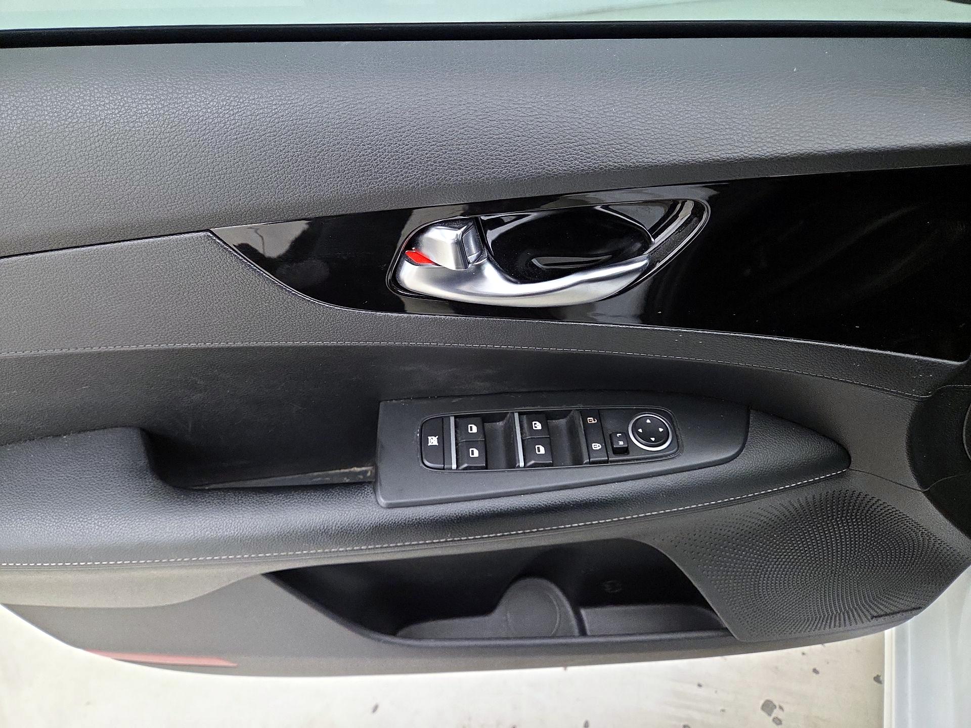 Thumbnail: 2021 Kia Forte - 12