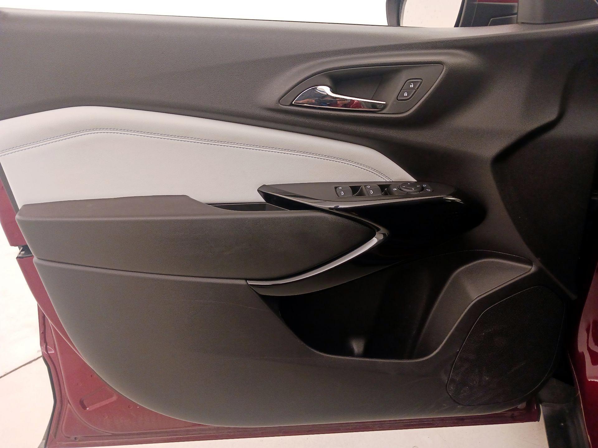 Thumbnail: 2025 Chevrolet Trax - 12