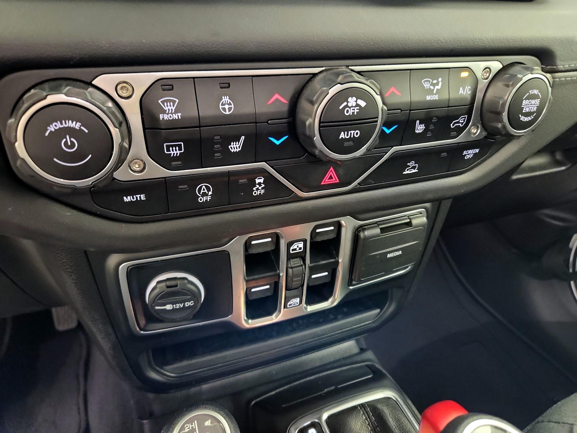 Thumbnail: 2025 Jeep Wrangler - 16