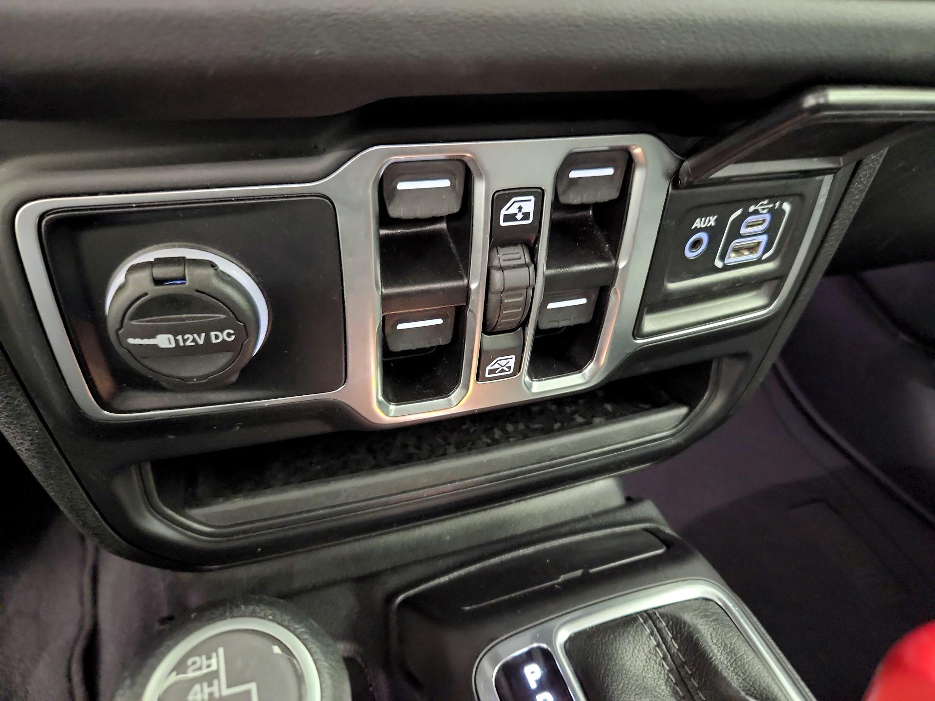 Thumbnail: 2025 Jeep Wrangler - 17