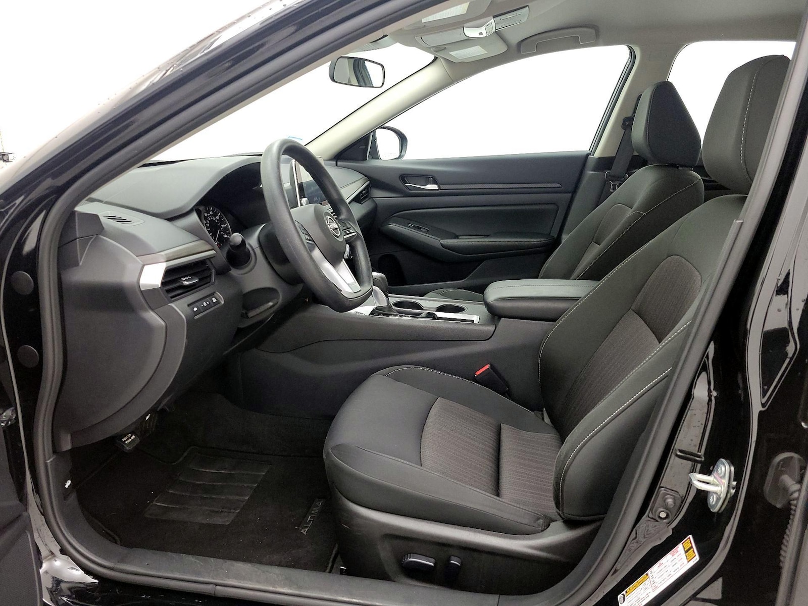 2025 Nissan Altima SV - Photo 12