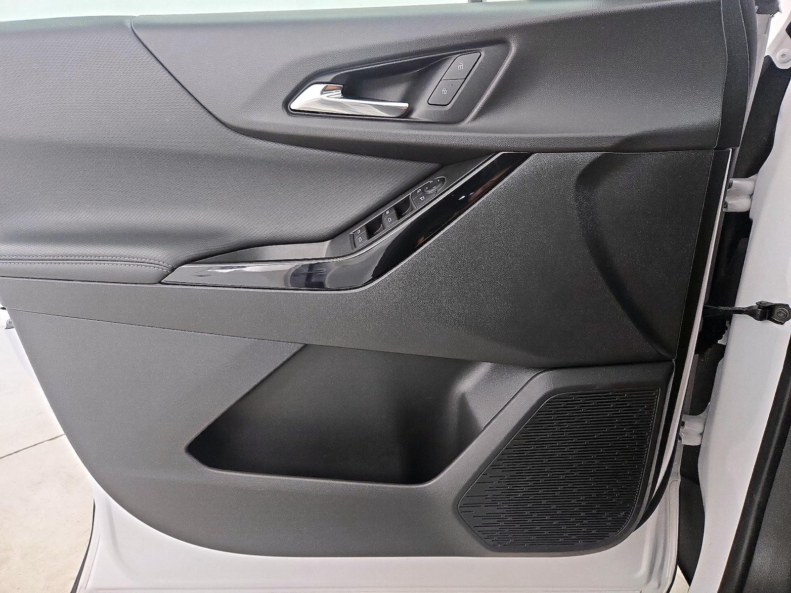 2025 Chevrolet Equinox LT - Photo 13