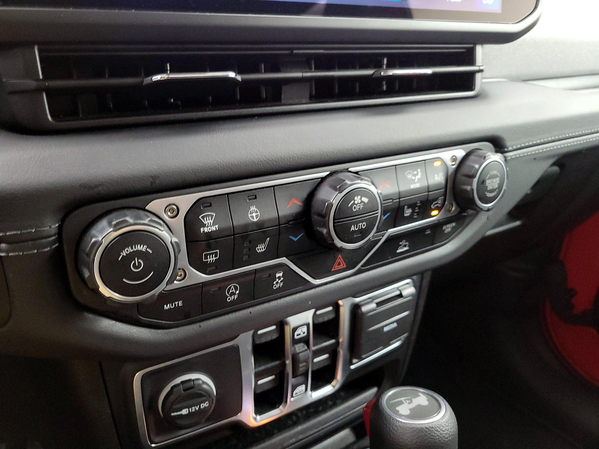 Thumbnail: 2025 Jeep Wrangler - 16