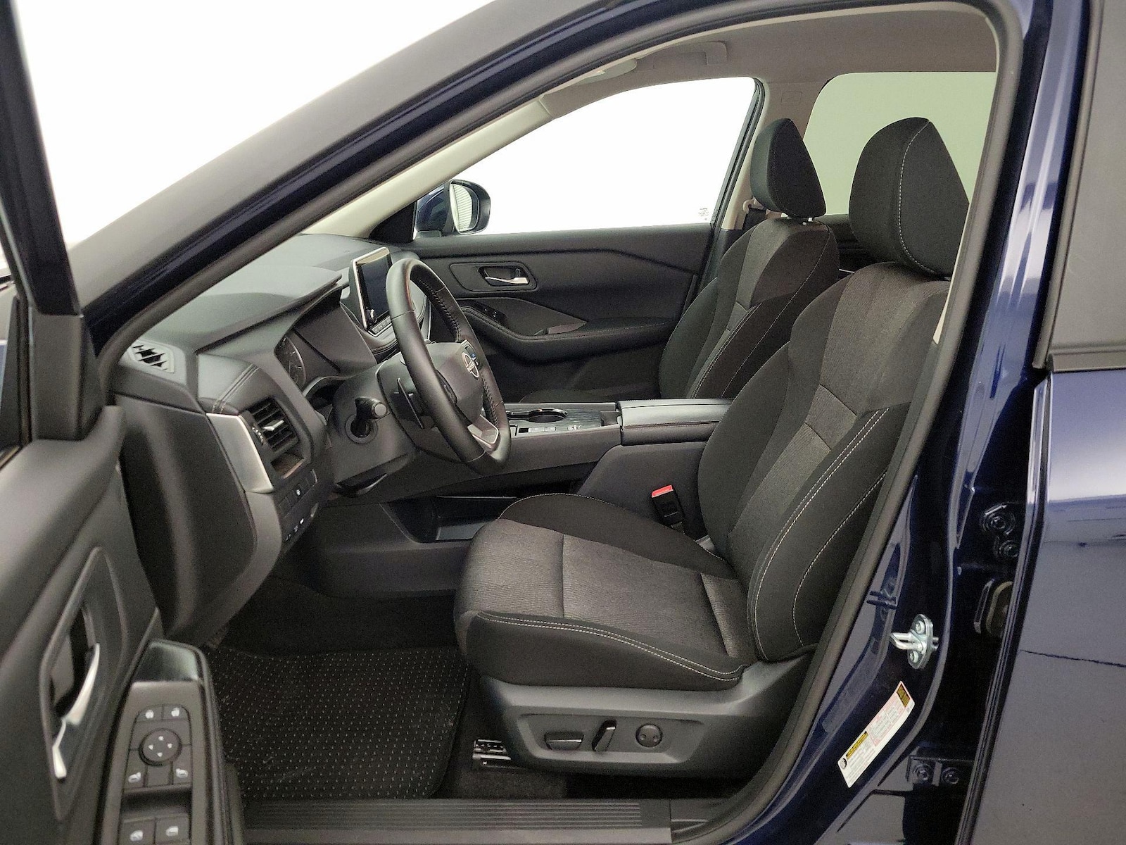 2025 Nissan Rogue SV - Photo 12