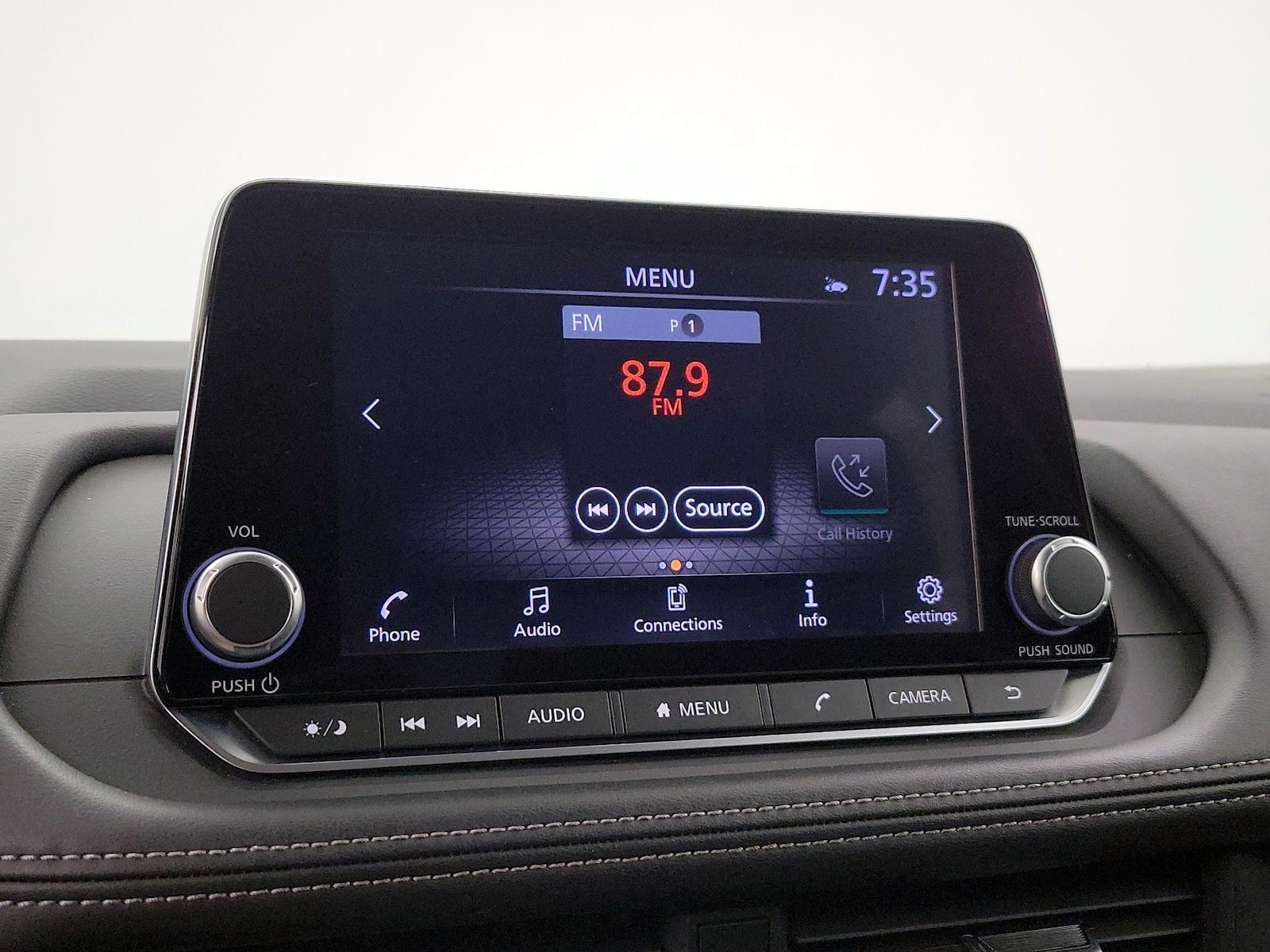 2025 Nissan Rogue SV - Photo 16