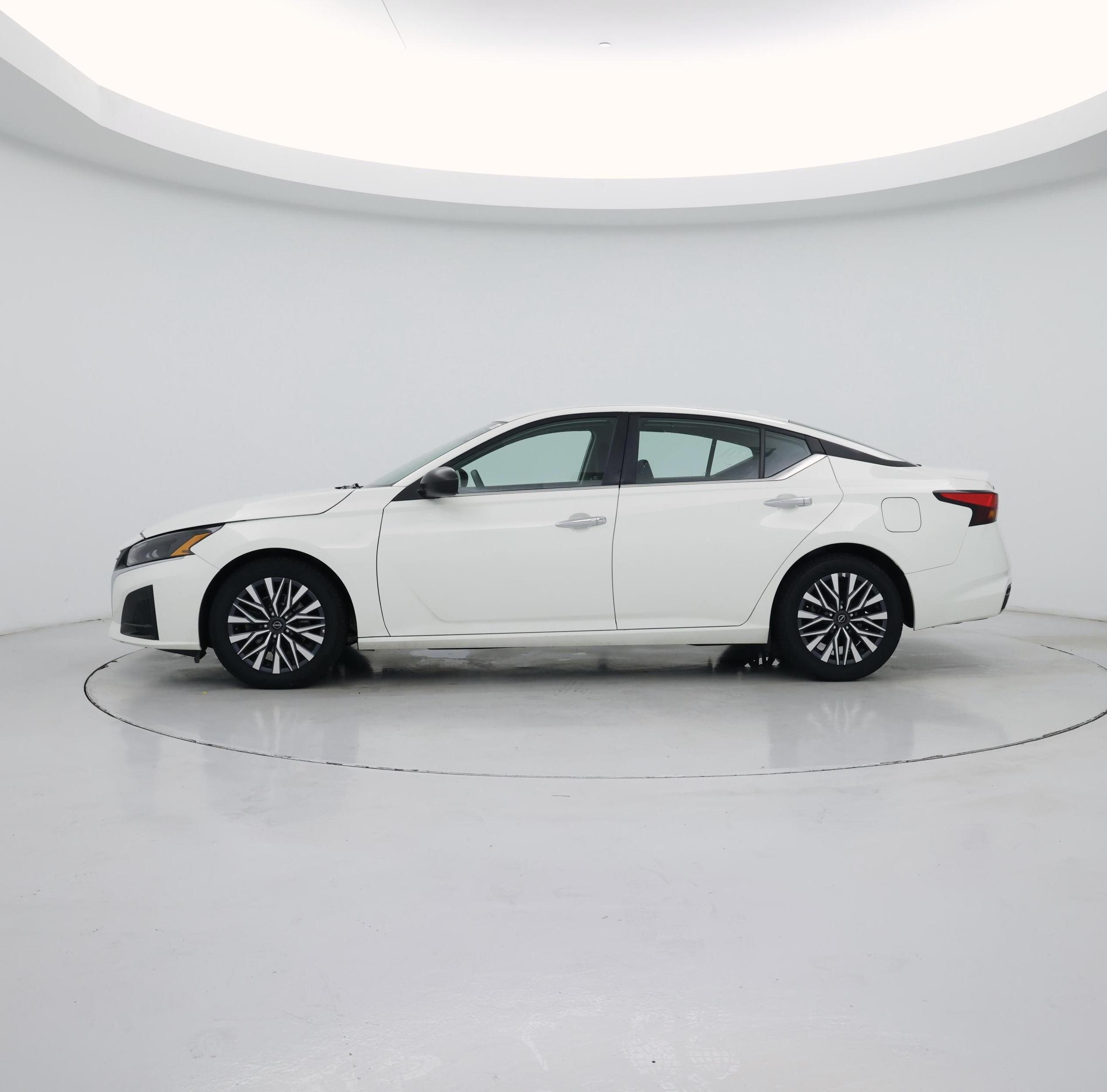 Thumbnail: 2025 Nissan Altima - 3