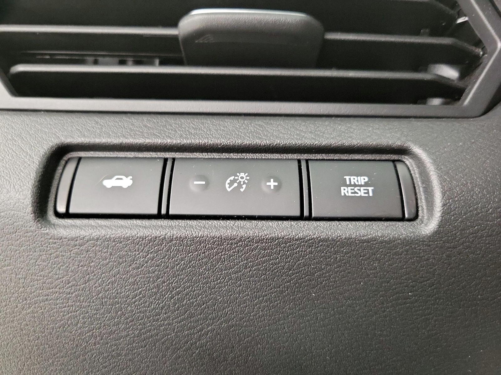2025 Nissan Altima SV - Photo 14