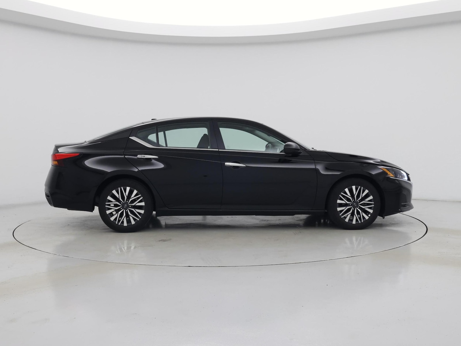 2025 Nissan Altima SV - Photo 8