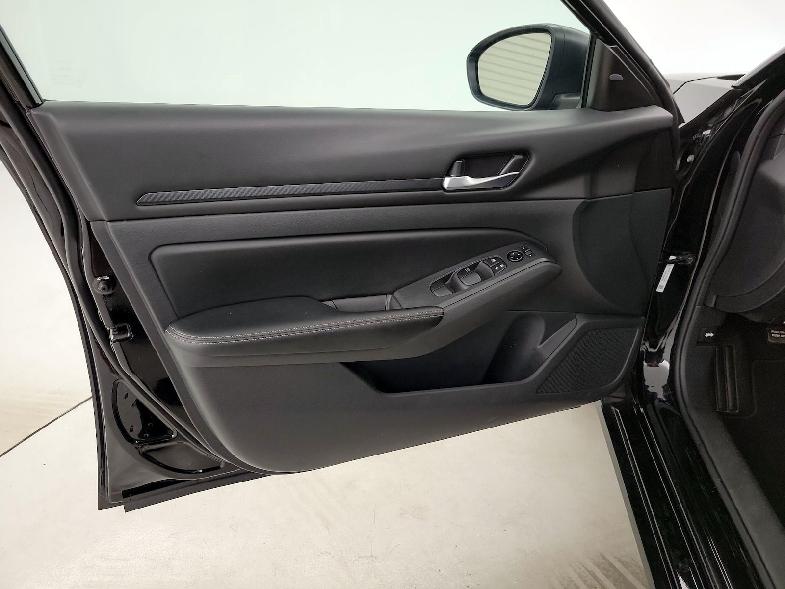 2025 Nissan Altima SV - Photo 13