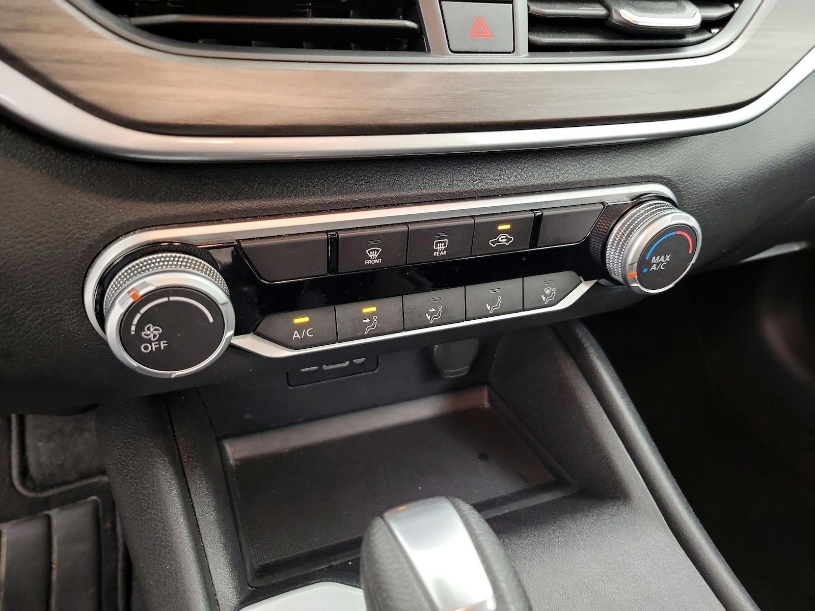 2025 Nissan Altima SV - Photo 17