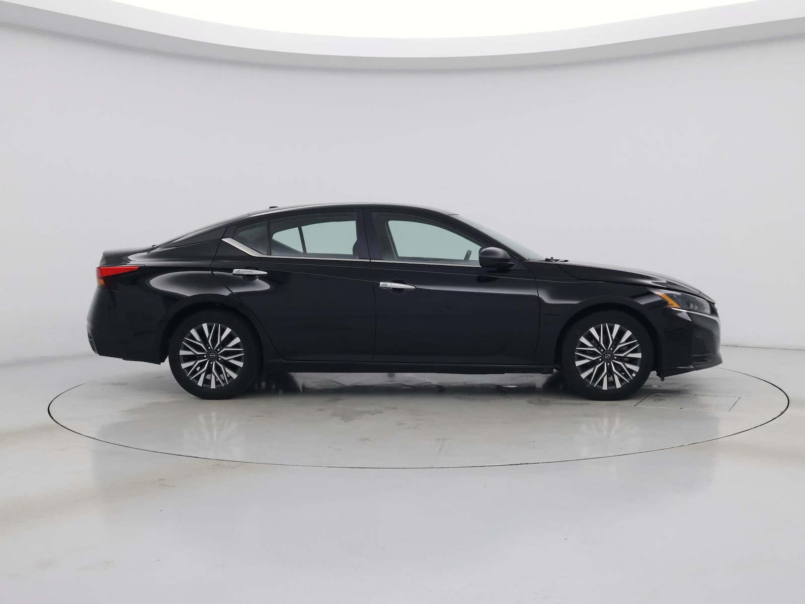 2025 Nissan Altima SV - Photo 8