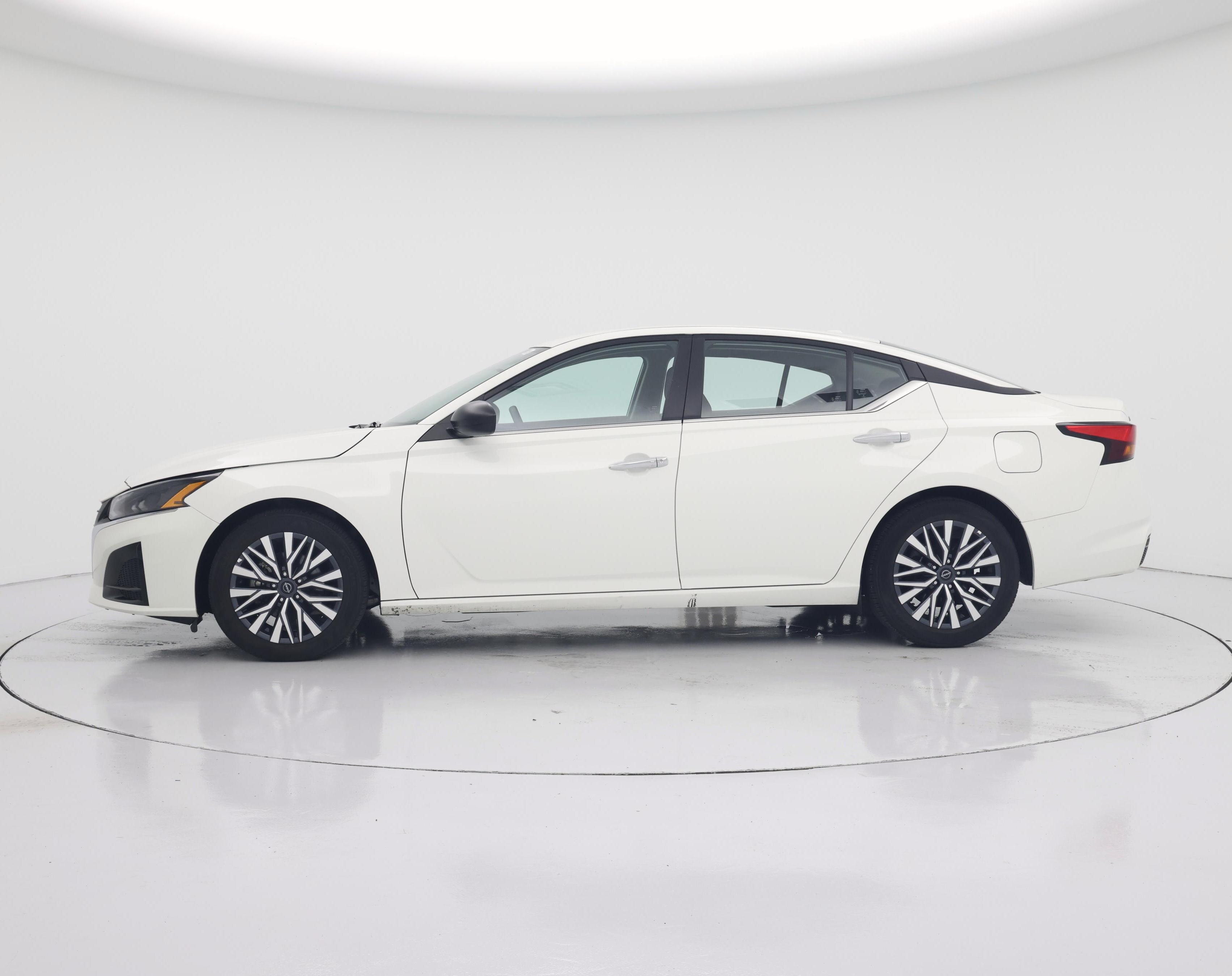 Thumbnail: 2025 Nissan Altima - 3