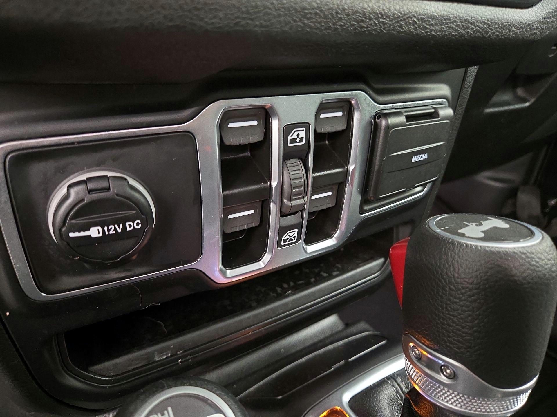 Thumbnail: 2025 Jeep Wrangler - 18