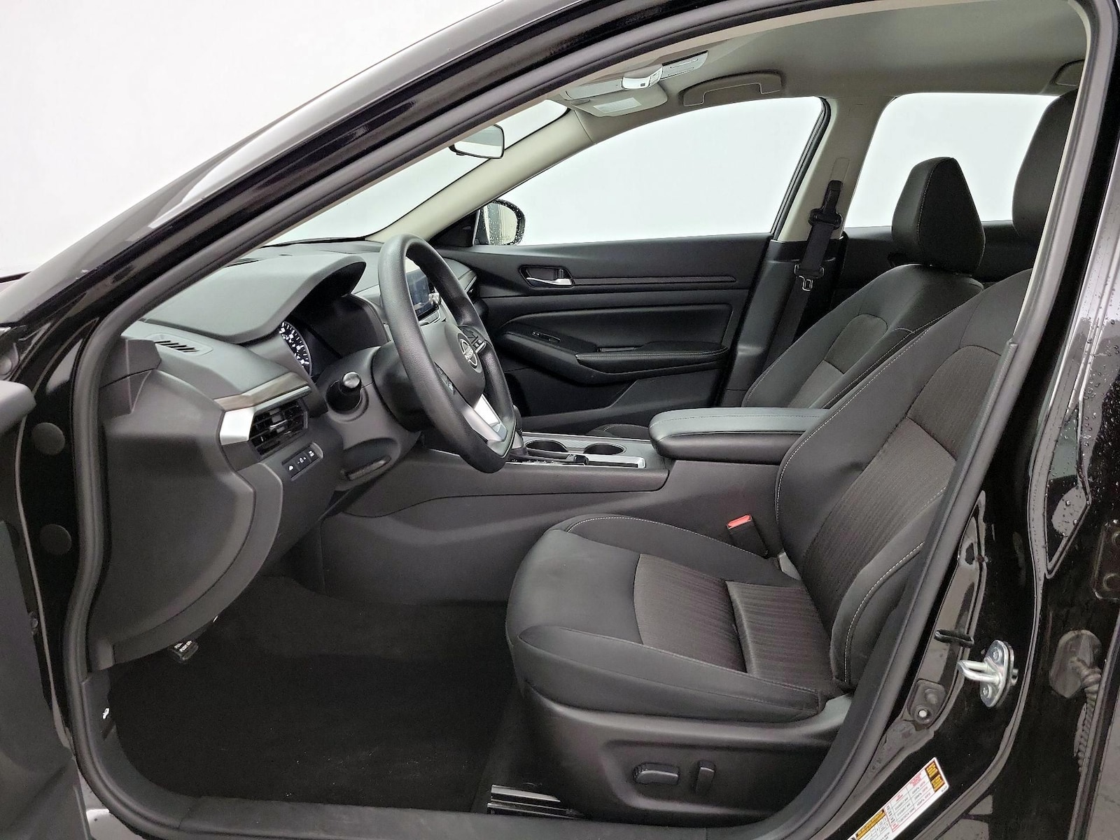 2025 Nissan Altima SV - Photo 12