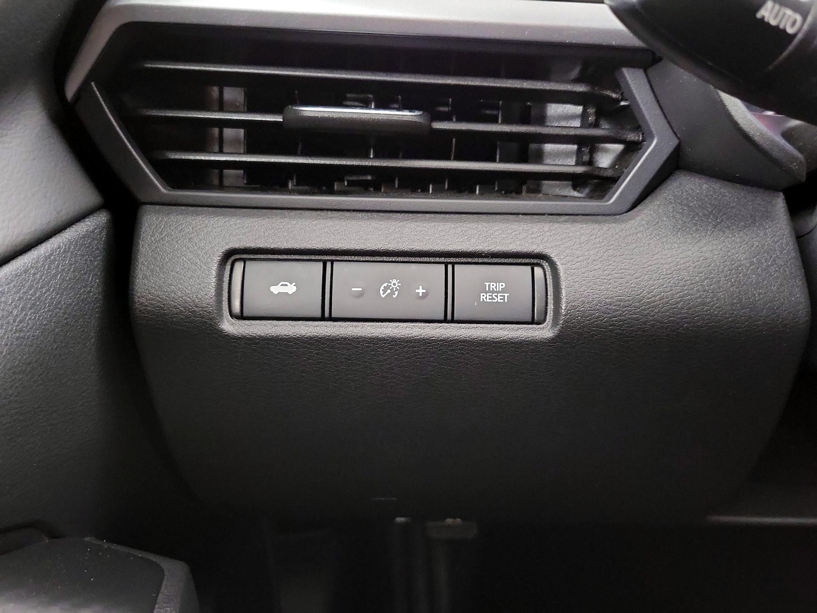 2025 Nissan Altima SV - Photo 14