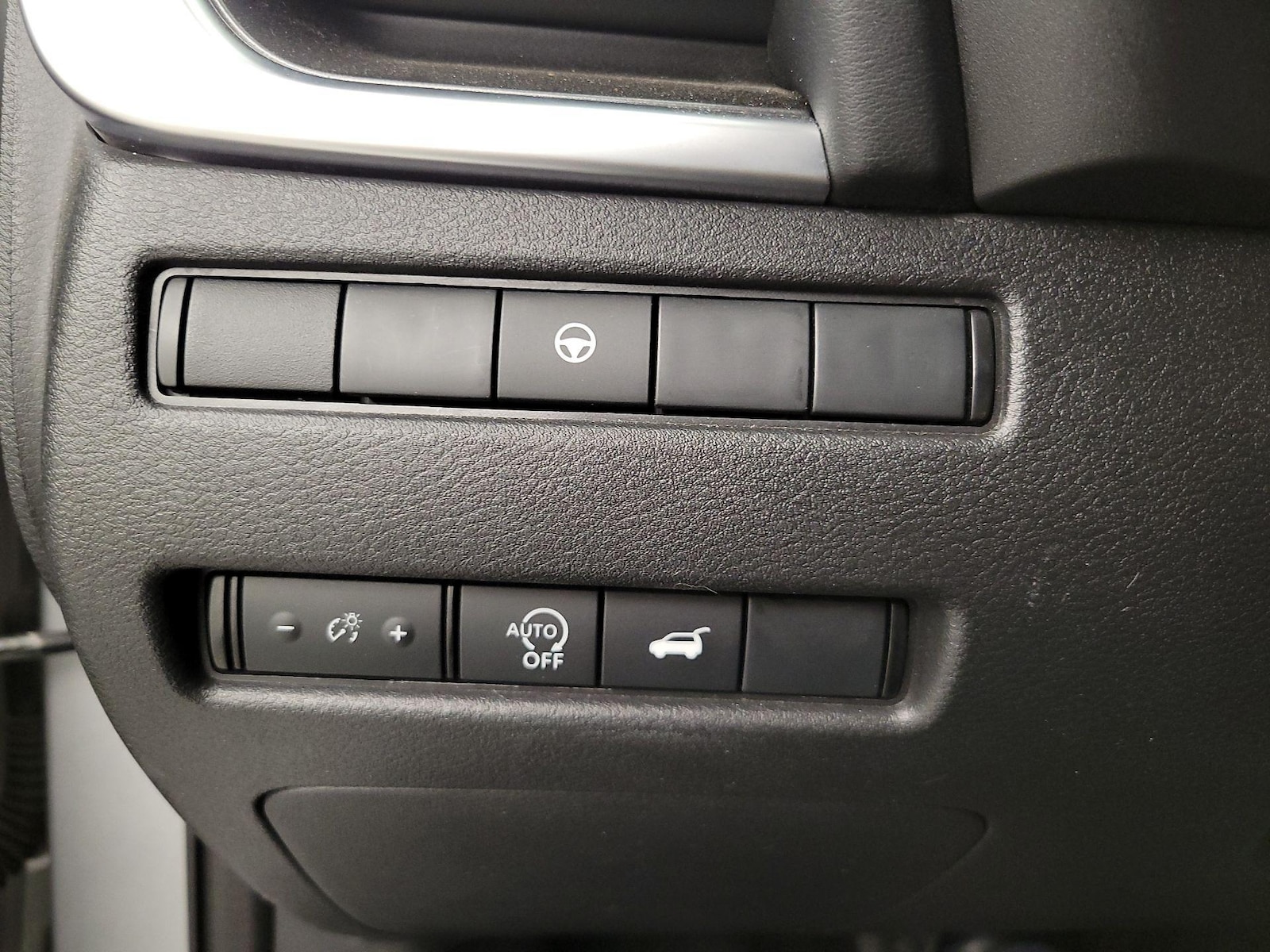 2025 Nissan Rogue SV - Photo 14