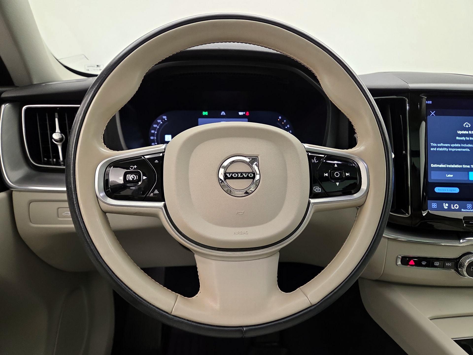 Thumbnail: 2023 Volvo XC60 - 10