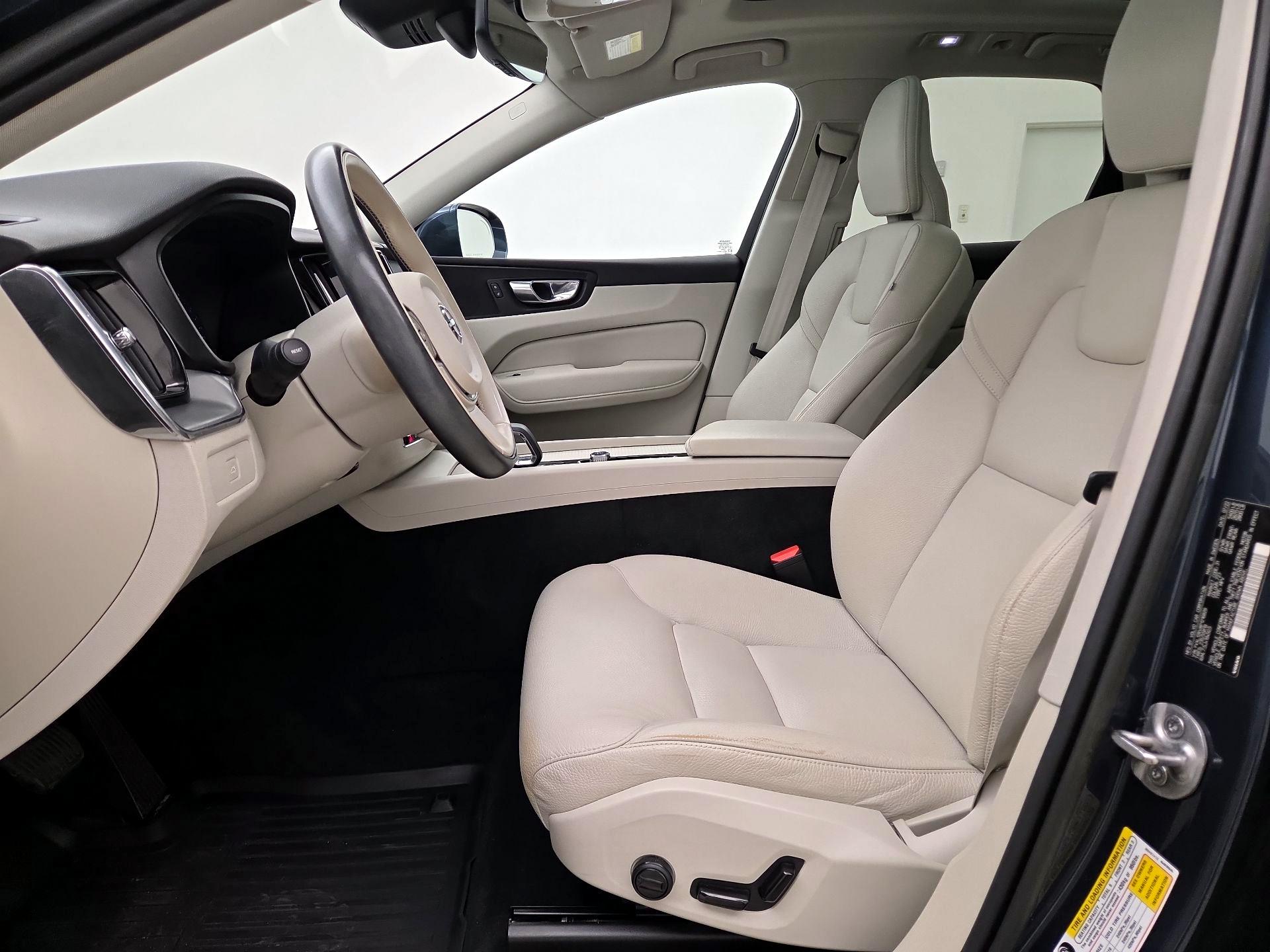 Thumbnail: 2023 Volvo XC60 - 11