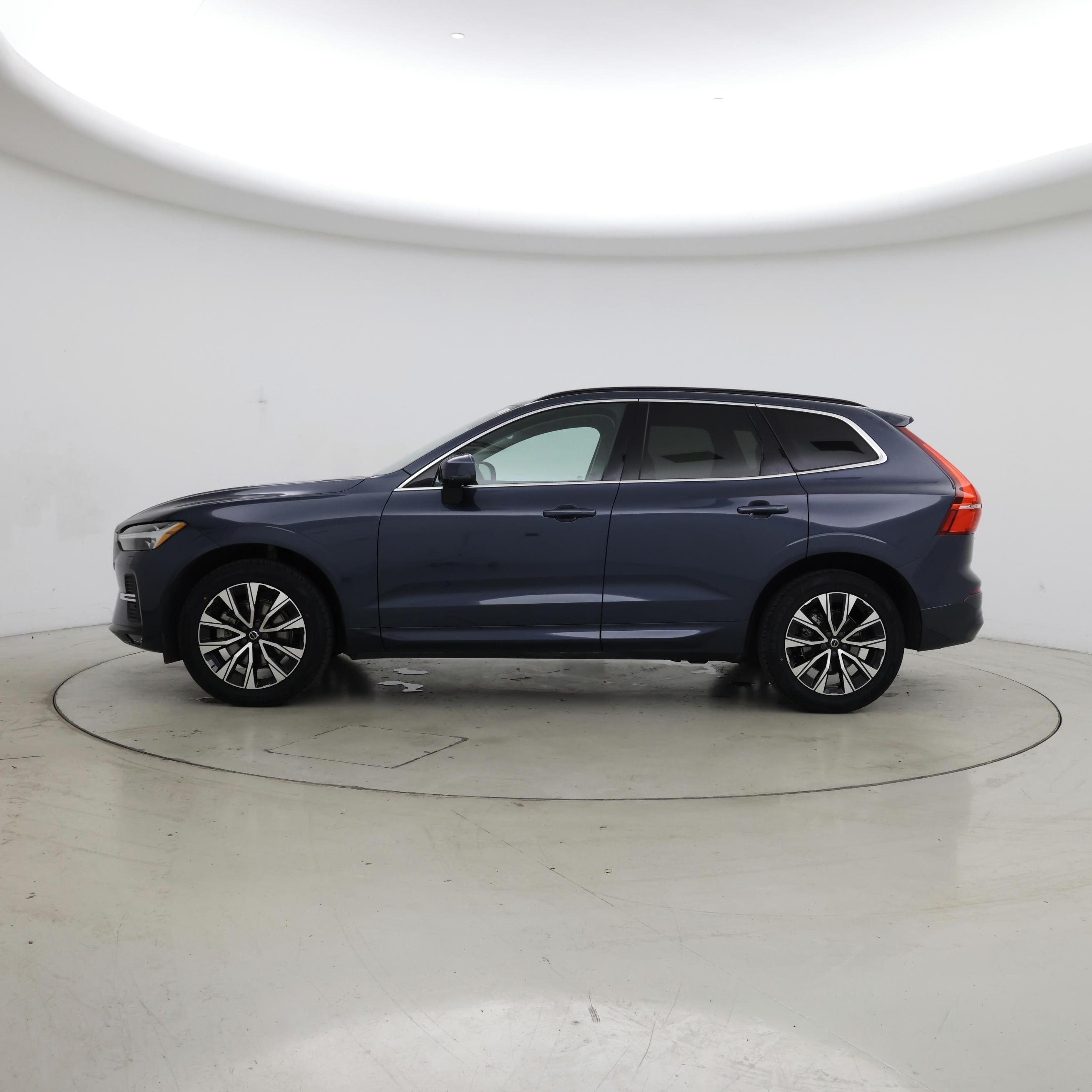 Thumbnail: 2023 Volvo XC60 - 3