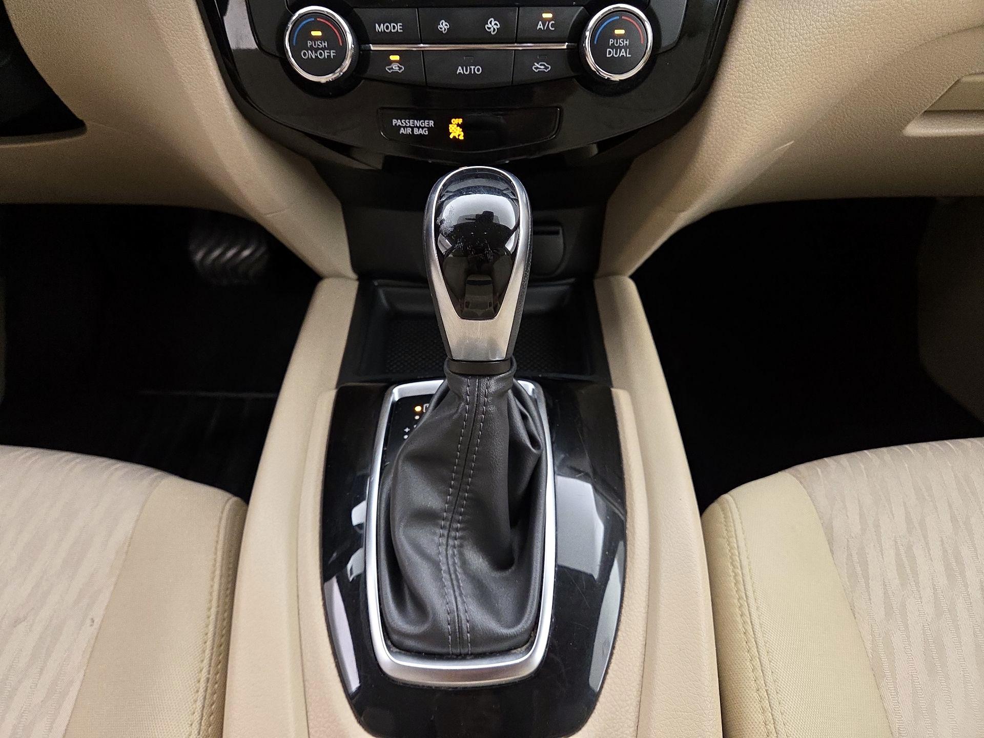 Thumbnail: 2020 Nissan Rogue - 17